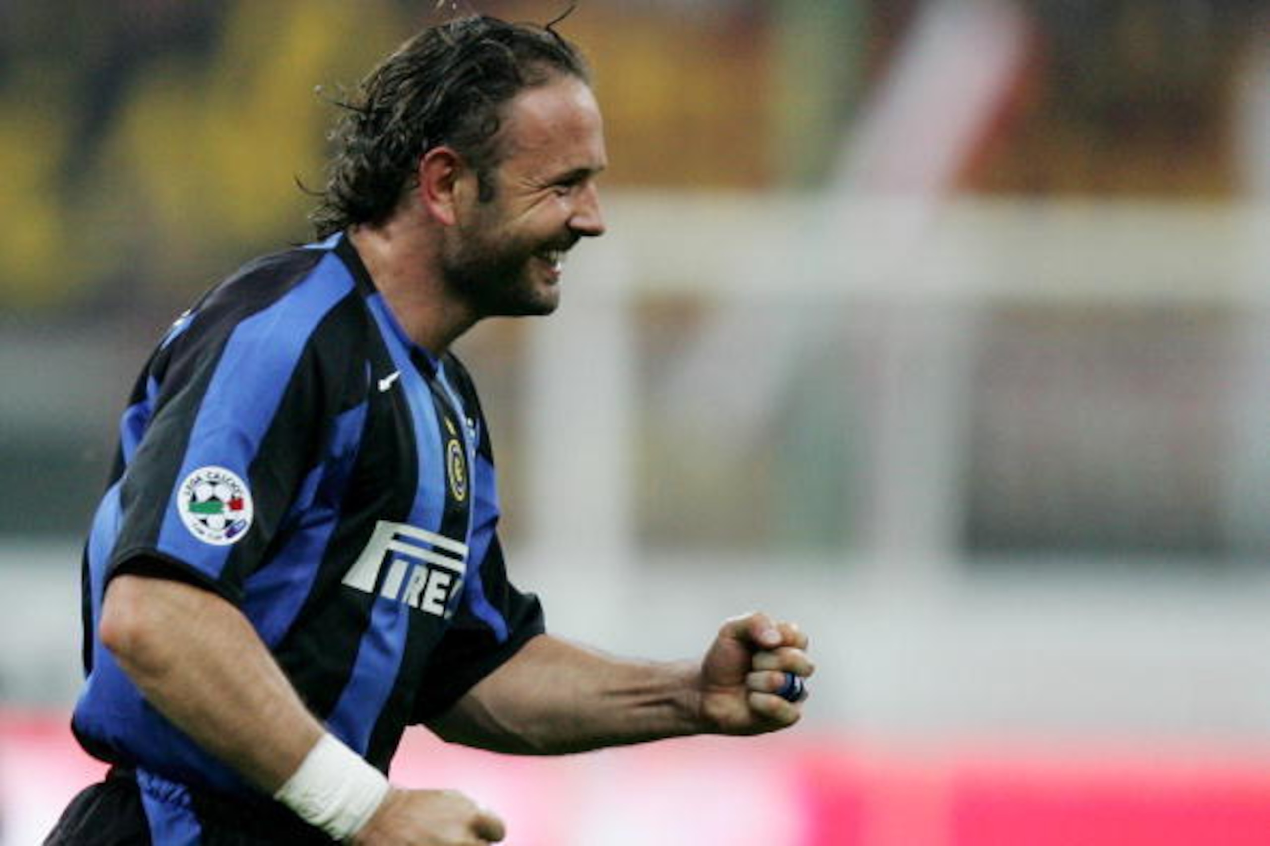 MILAN, ITALY:  Inter Milan's defender Sinisa Mihajlovic celebrates after scoring a goal against AS Roma, during their Italian Cup final football match second leg Inter Milan-AS Roma at San Siro stadium in Milan, 15 June 2005. AFP PHOTO / Paco SERINELLI  (