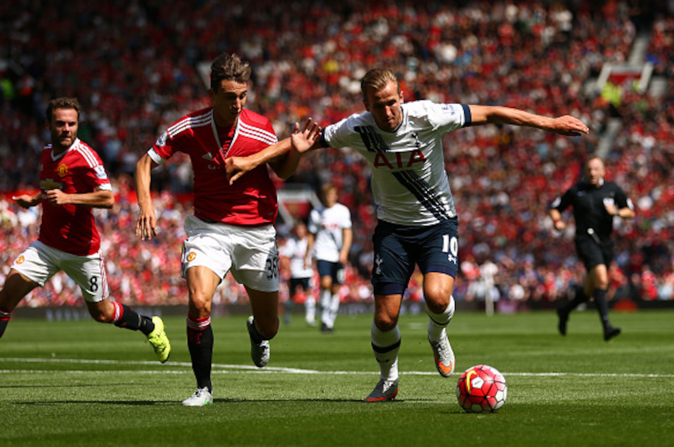 MANCHESTER, ENGLAND - AUGUST 08:  Harry Kane of Tottenham Hotspur and Matteo Darmian of Manchester United compete for the ball during the Barclays Premier League match between Manchester United and Tottenham Hotspur at Old Trafford on August 8, 2015 in Ma