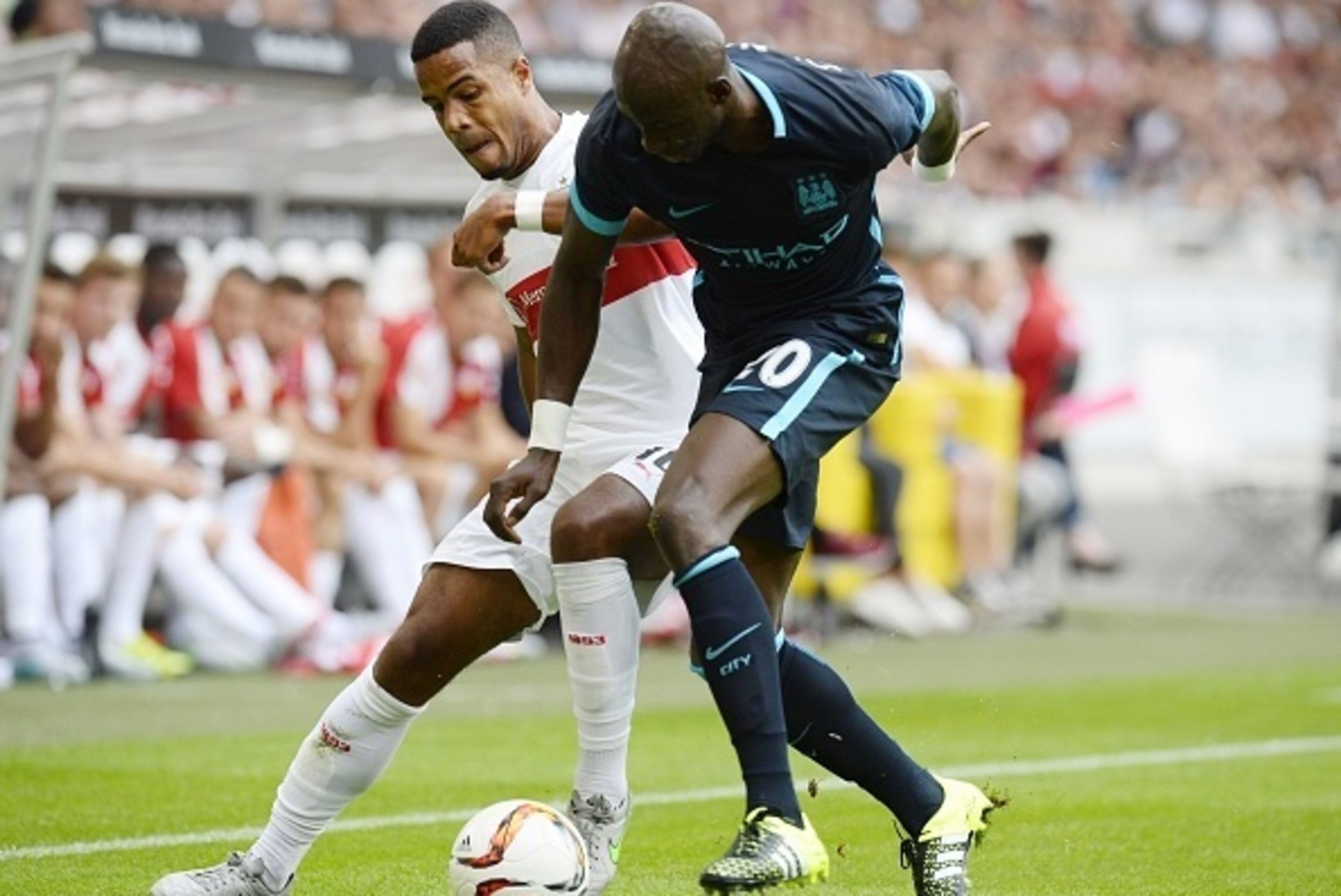 Stuttgart's midfielder Daniel Didavi (L) and Manchester's French defender Eliaquim Mangala vie for the ball during the friendly football match between VfB Stuttgart and Manchester City in Stuttgart, southern Germany, on August 1, 2015. AFP PHOTO / THOMAS 
