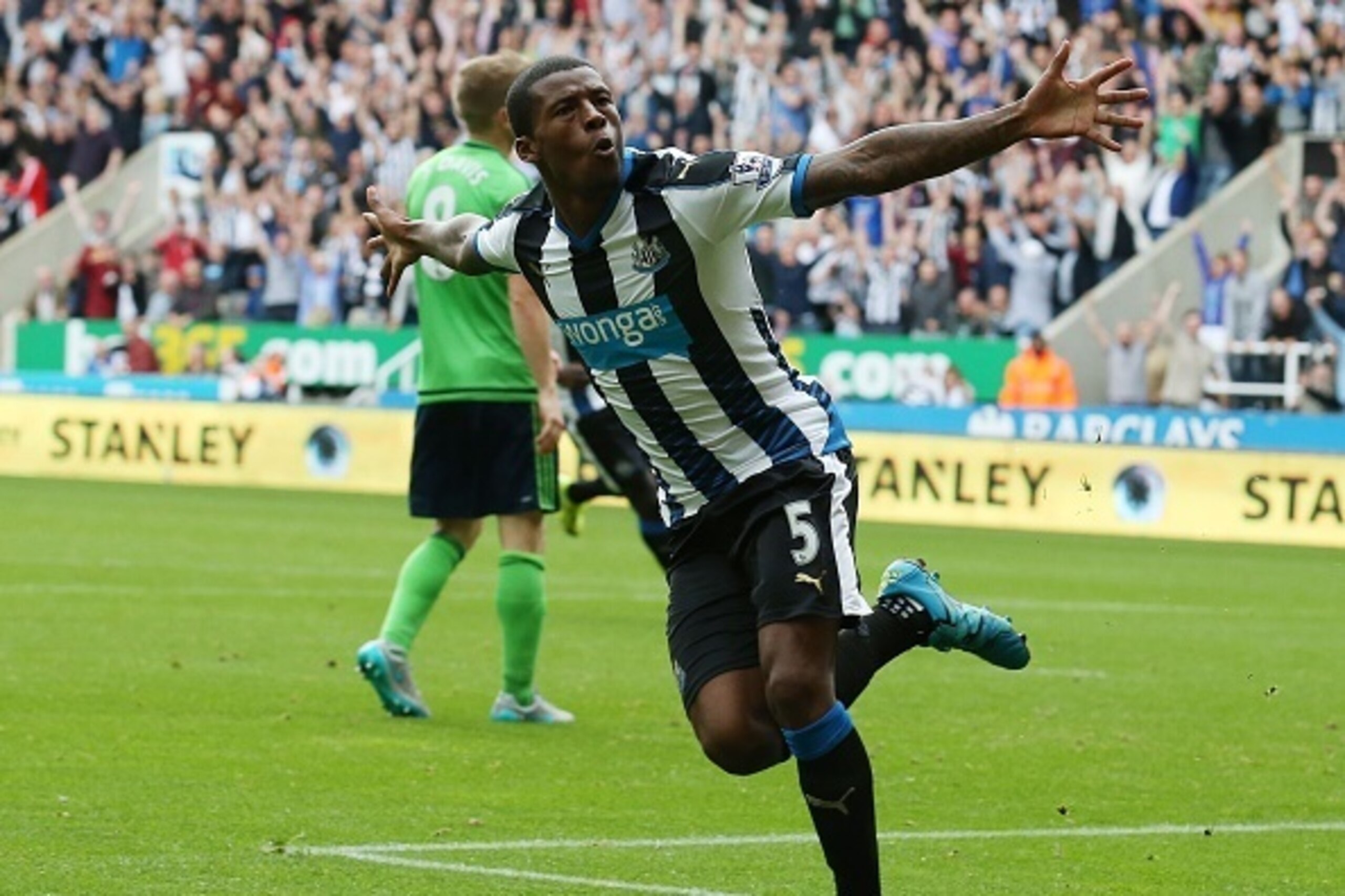 Newcastle United's Dutch midfielder Georginio Wijnaldum celebrates scoring their second goal during the English Premier League football match between Newcastle United and Southampton at St James' Park in Newcastle-upon-Tyne, north east England, on August 