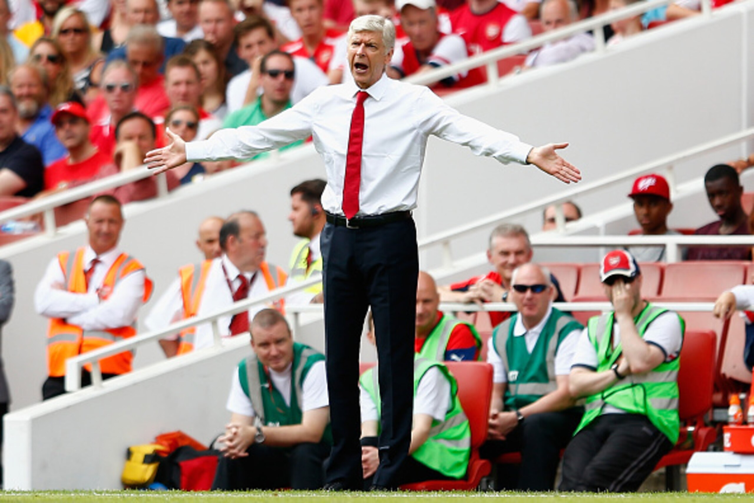 LONDON, ENGLAND - AUGUST 09:  Arsene Wenger, manager of Arsenal reacts during the Barclays Premier League match between Arsenal and West Ham United at the Emirates Stadium on August 9, 2015 in London, England.  (Photo by Julian Finney/Getty Images)