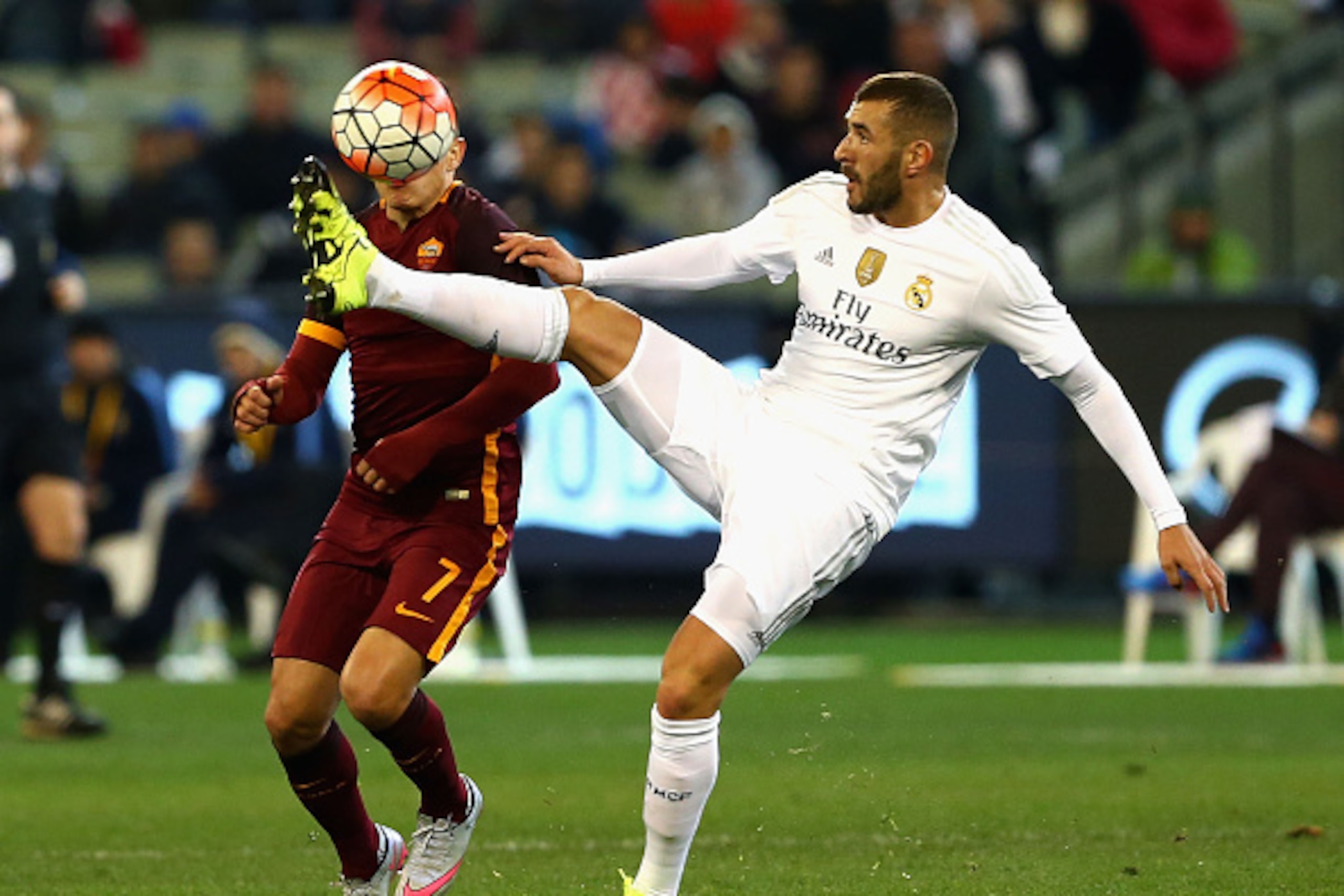 MELBOURNE, AUSTRALIA - JULY 18:  Karim Benzema of Real Madrid controls the ball during the International Champions Cup friendly match between Real Madrid and AS Roma at the Melbourne Cricket Ground on July 18, 2015 in Melbourne, Australia.  (Photo by Robe
