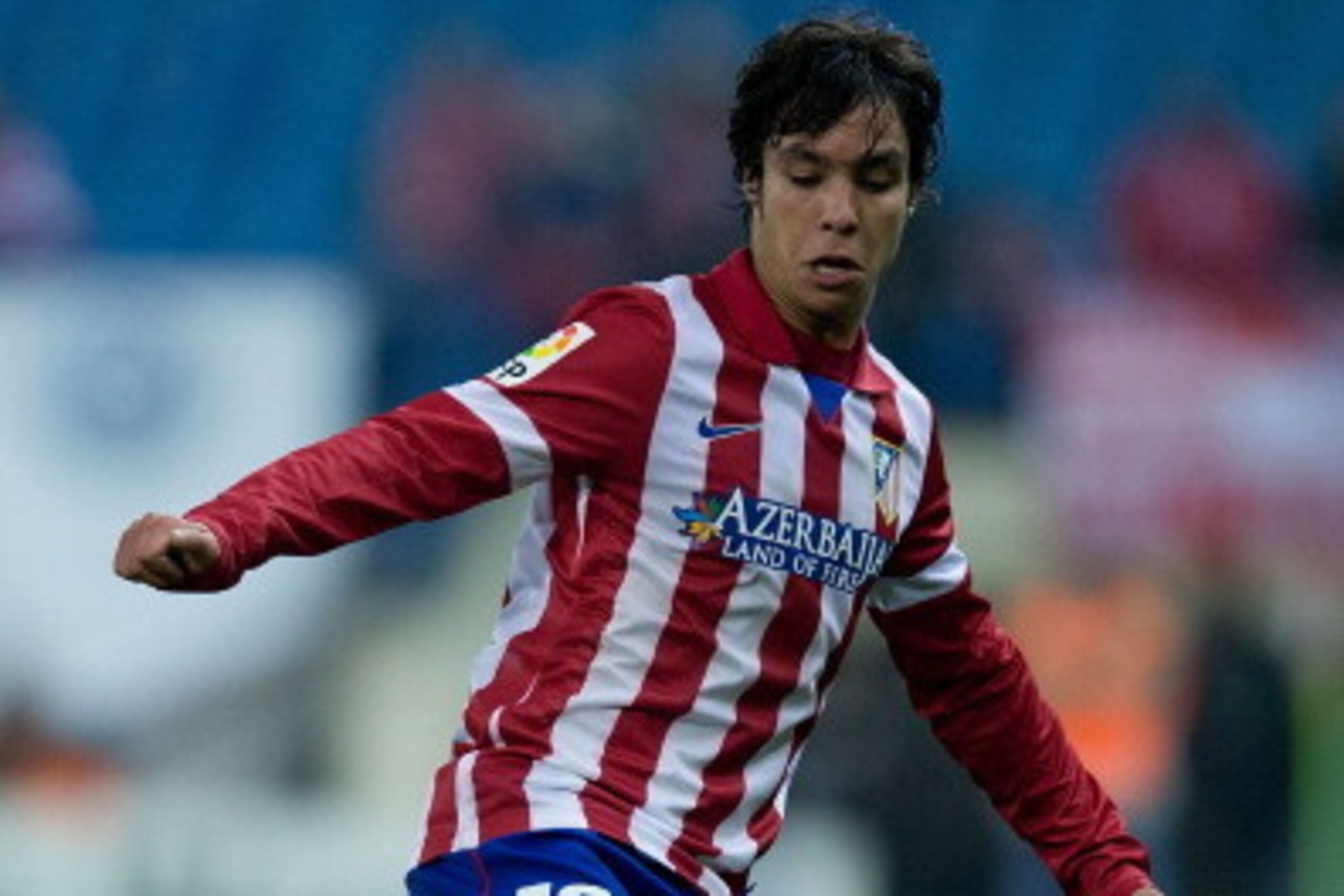 MADRID, SPAIN - DECEMBER 18:  Oliver Torres of Atletico de Madrid controls the ball during the Copa del Rey Round of 32 second leg match between Club Atletico de Madrid and Sant Andreu at Vivente Calderon Stadium on December 18, 2013 in Madrid, Spain.  (P