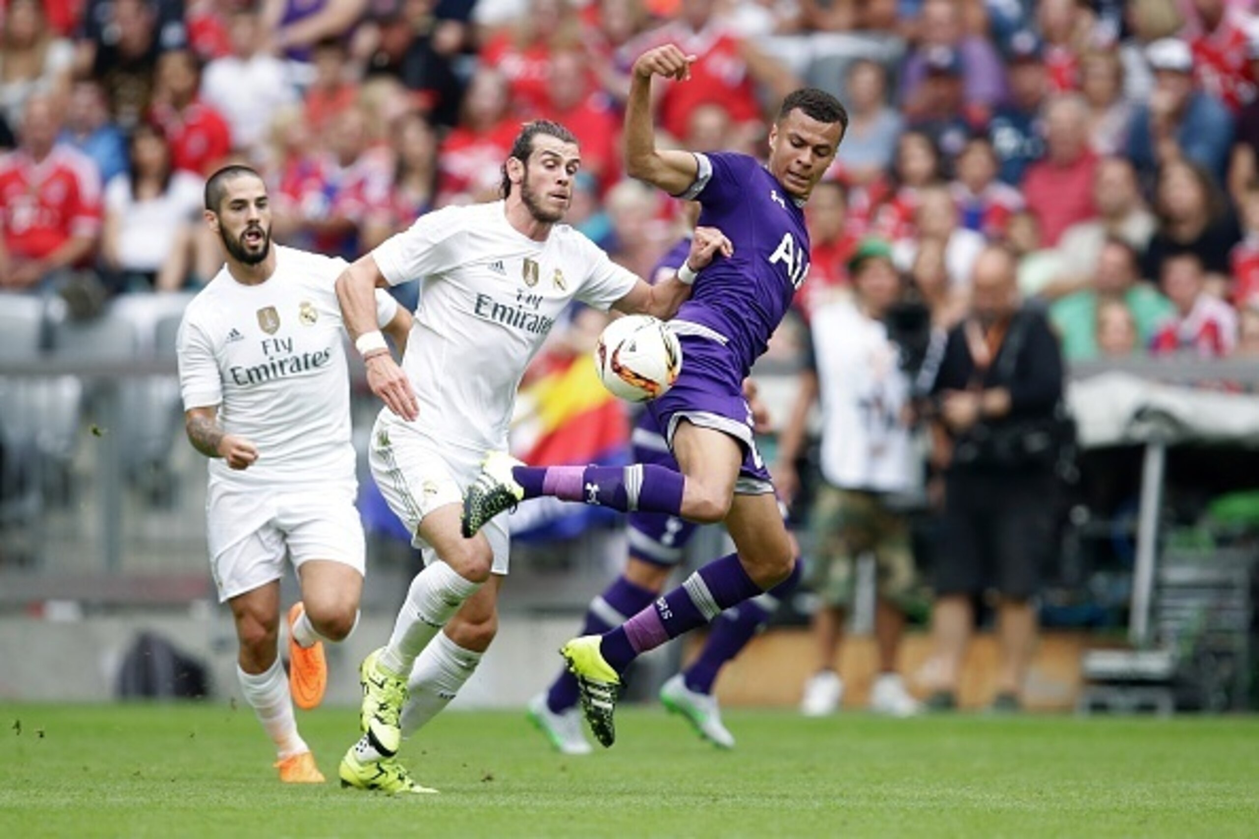 (L-R) Gareth Bale of Real Madrid, Dele Alli of Tottenham Hotspur during the AUDI Cup match between Real Madrid and Tottenham Hotspur on August 4, 2015 at the Allianz Arena in Munich, Germany(Photo by VI Images via Getty Images)