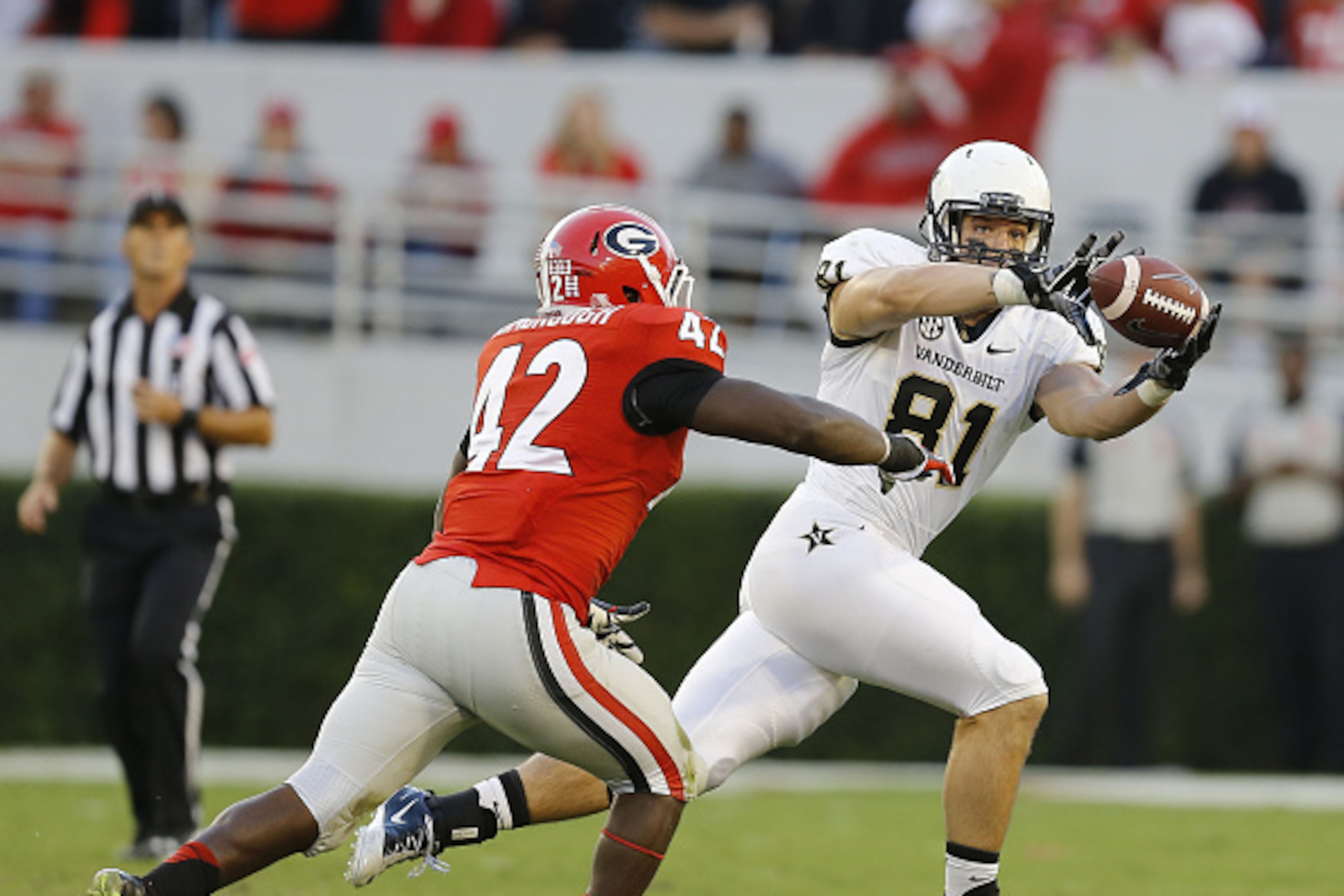 ATHENS, GA - OCTOBER 04:  Tight end Steven Scheu #81 of the Vanderbilt Commodores catches a pass against linebacker Tim Kimbrough #42 of the Georgia Bulldogs during the game at Sanford Stadium on October 4, 2014 in Athens, Georgia.  (Photo by Mike Zarrill