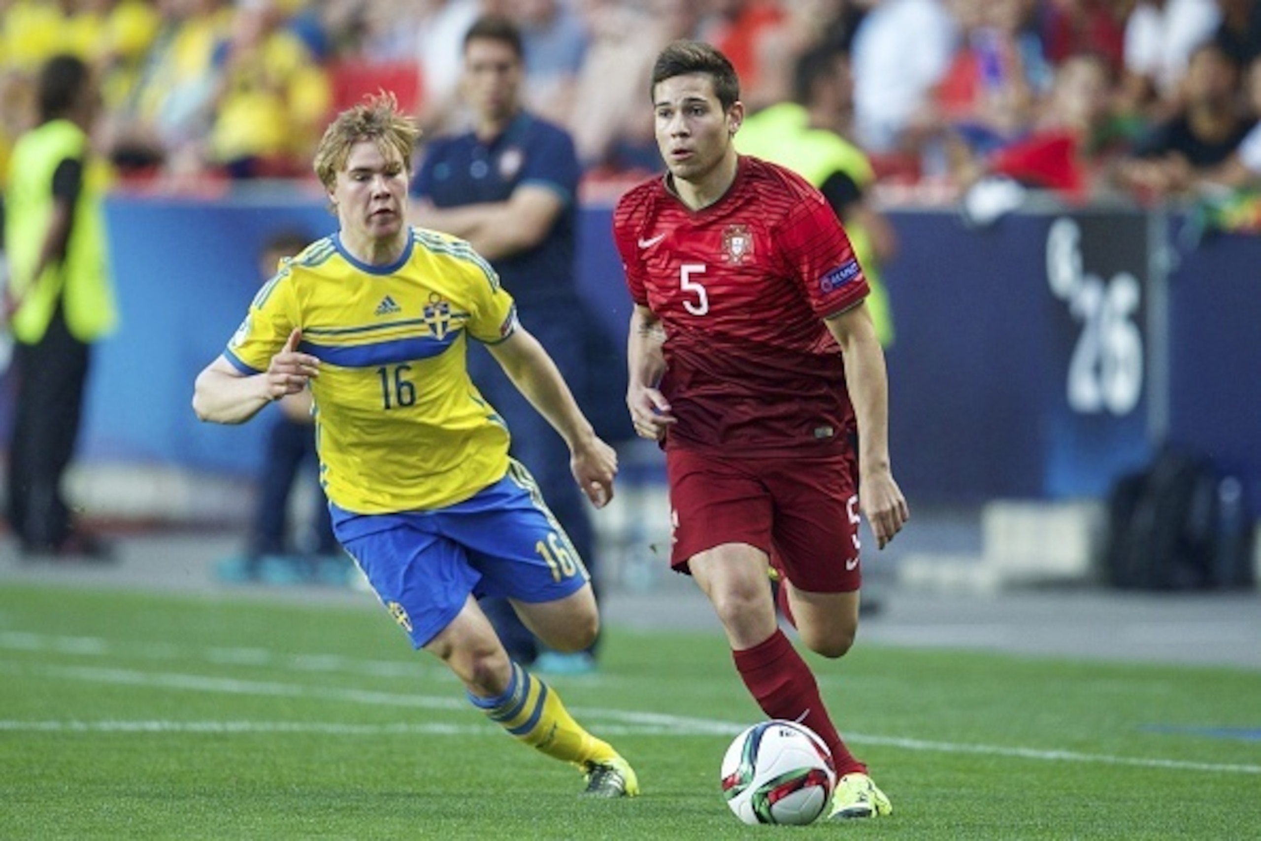 (L-R) Simon Tibbling of Sweden, Raphael Guerreiro of Portugal during the UEFA European Under-21 Championship final match between Sweden and Portugal on June 30, 2015 at the Eden stadium in Prague, Czech Republic.(Photo by VI Images via Getty Images)