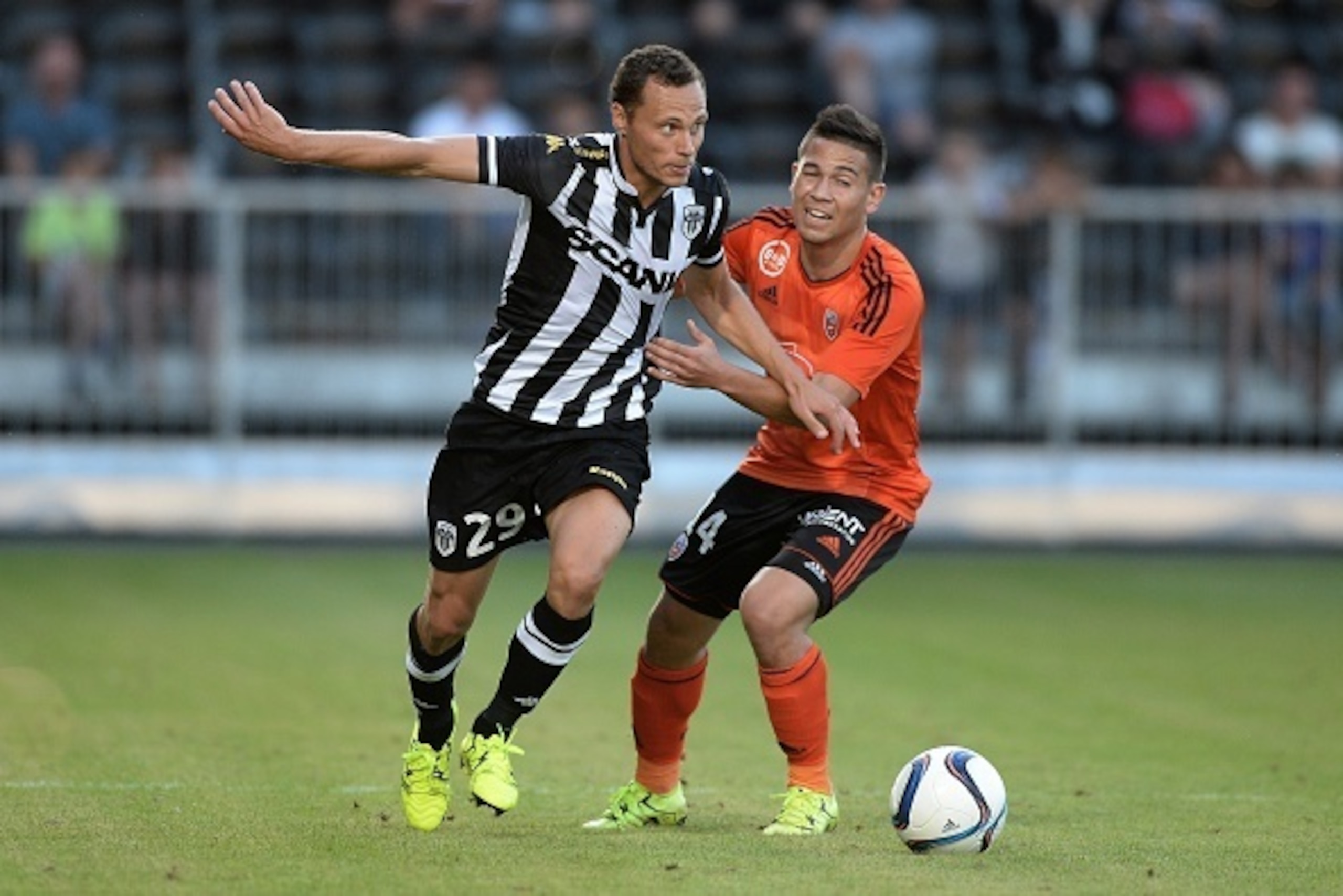 Angers' French midfielder Vincent Manceau (L) vies with Lorient's French Portuguese defender Raphael Guerreiro during the friendly football match between Angers and Lorient on August 1, 2015 at the Jean Bouin stadium in Angers, western France. AFP PHOTO /