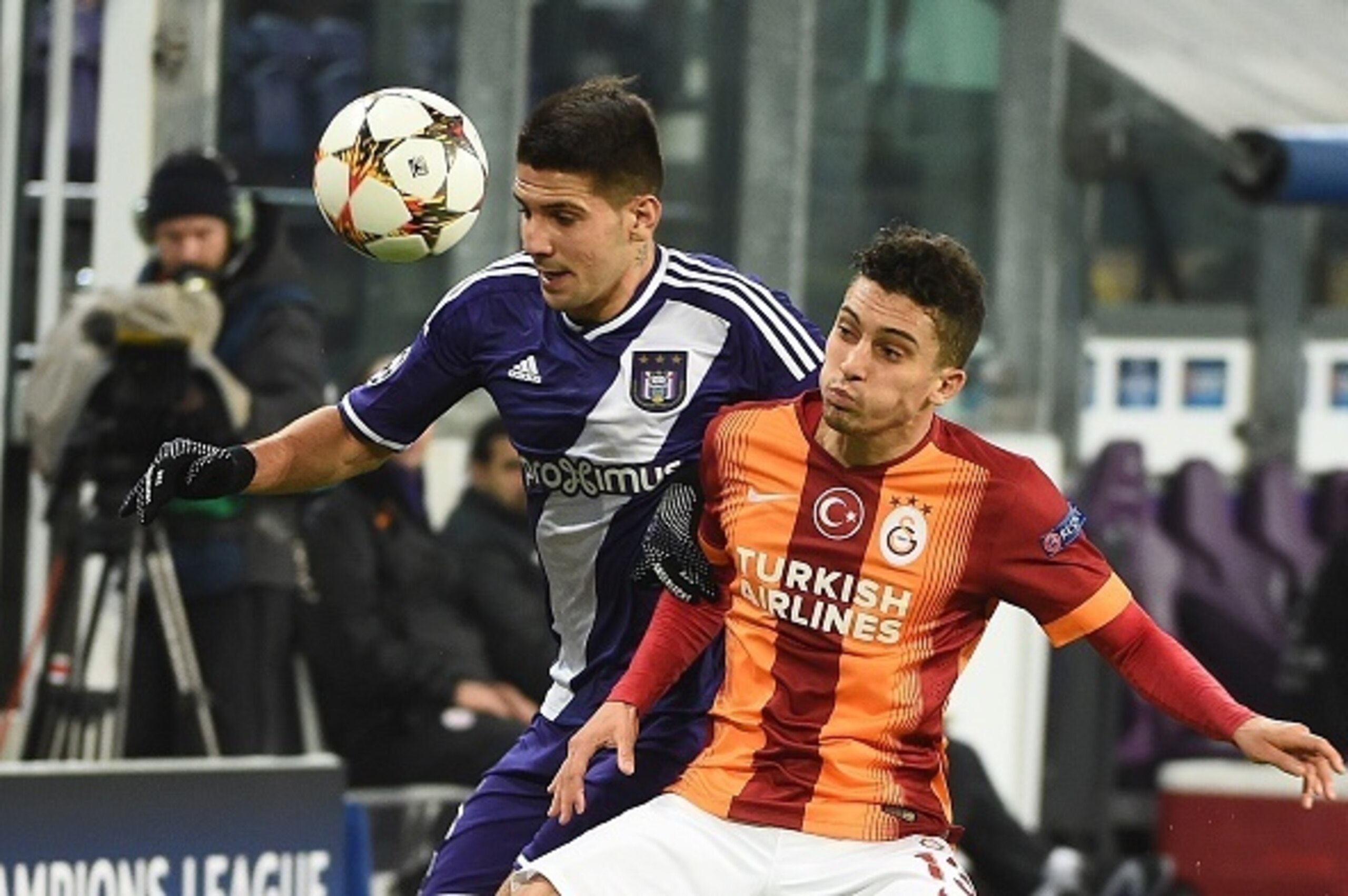 Anderlecht's forward from Serbia Aleksandar Mitrovic and Galatasaray's defender from Brazil Alex Telles vie for the ball during the UEFA Champions League football match between Anderlecht and Galatasaray in Brussels, November 26, 2014. AFP PHOTO/Emmanuel