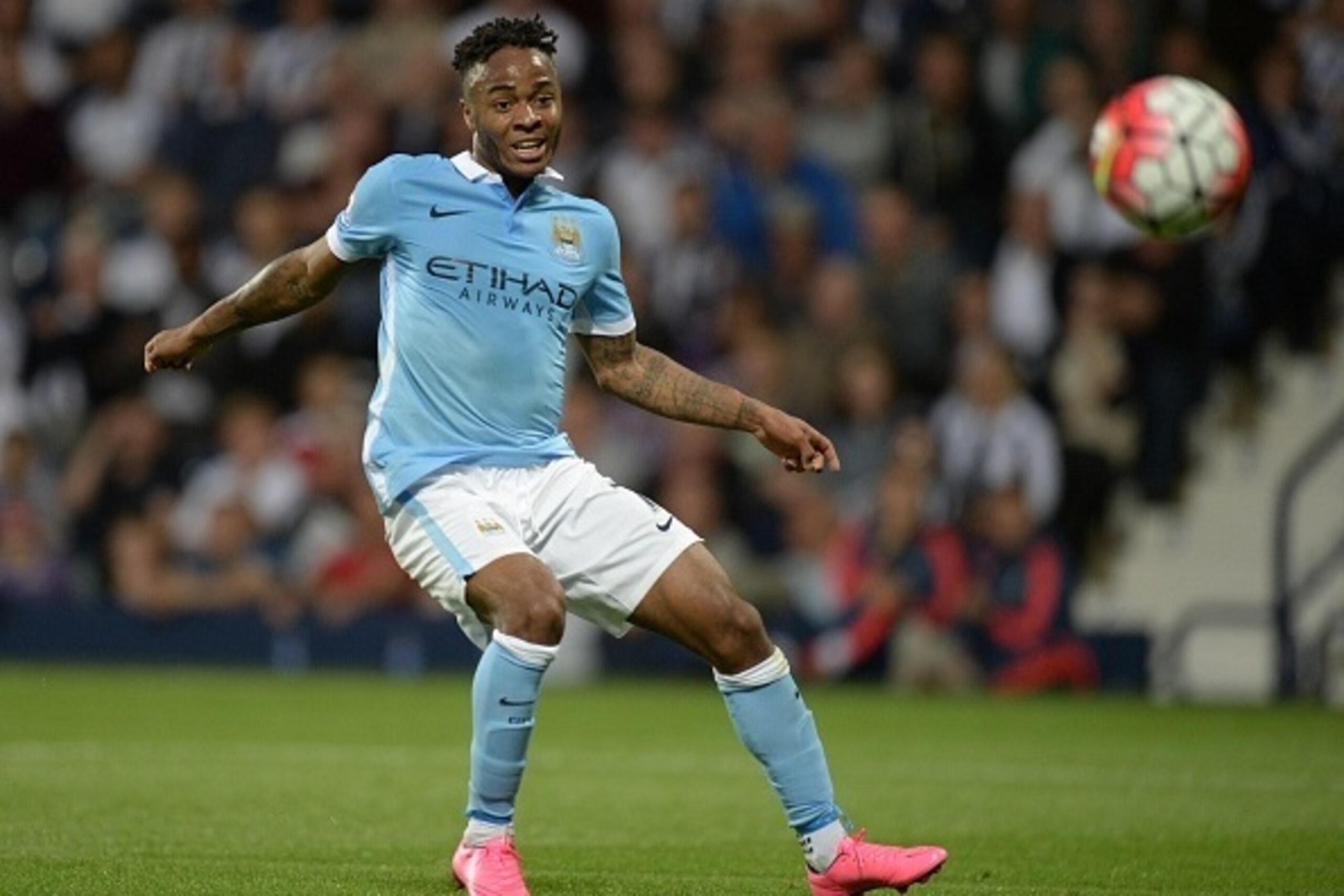 Manchester City's English midfielder Raheem Sterling shoots during the English Premier League football match between West Bromwich Albion and Manchester City at The Hawthorns in West Bromwich, central England, on August 10, 2015.
AFP PHOTO / OLI SCARFF
RE