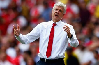 LONDON, ENGLAND - AUGUST 09:  Arsene Wenger, Manager of Arsenal reacts on the touchline during the Barclays Premier League match between Arsenal and West Ham United at the Emirates Stadium on August 9, 2015 in London, England.  (Photo by Julian Finney/Get