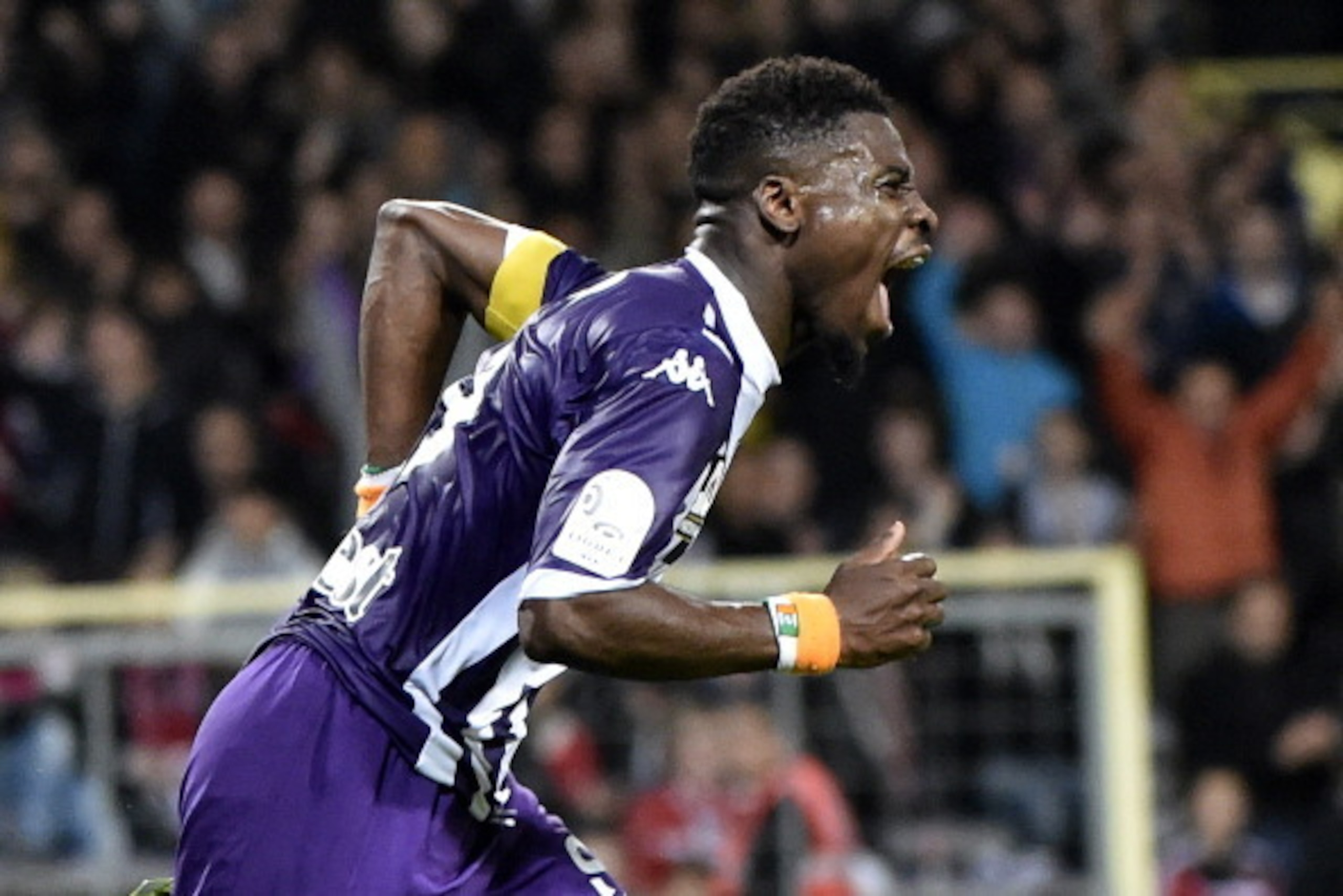 Toulouse's French defender Serge Aurier reacts after scoring a goal during the French L1 football match Toulouse vs Lille on April 05, 2014 at the Municipal Stadium in Toulouse, southwestern France.  AFP PHOTO / PASCAL PAVANI        (Photo credit should r