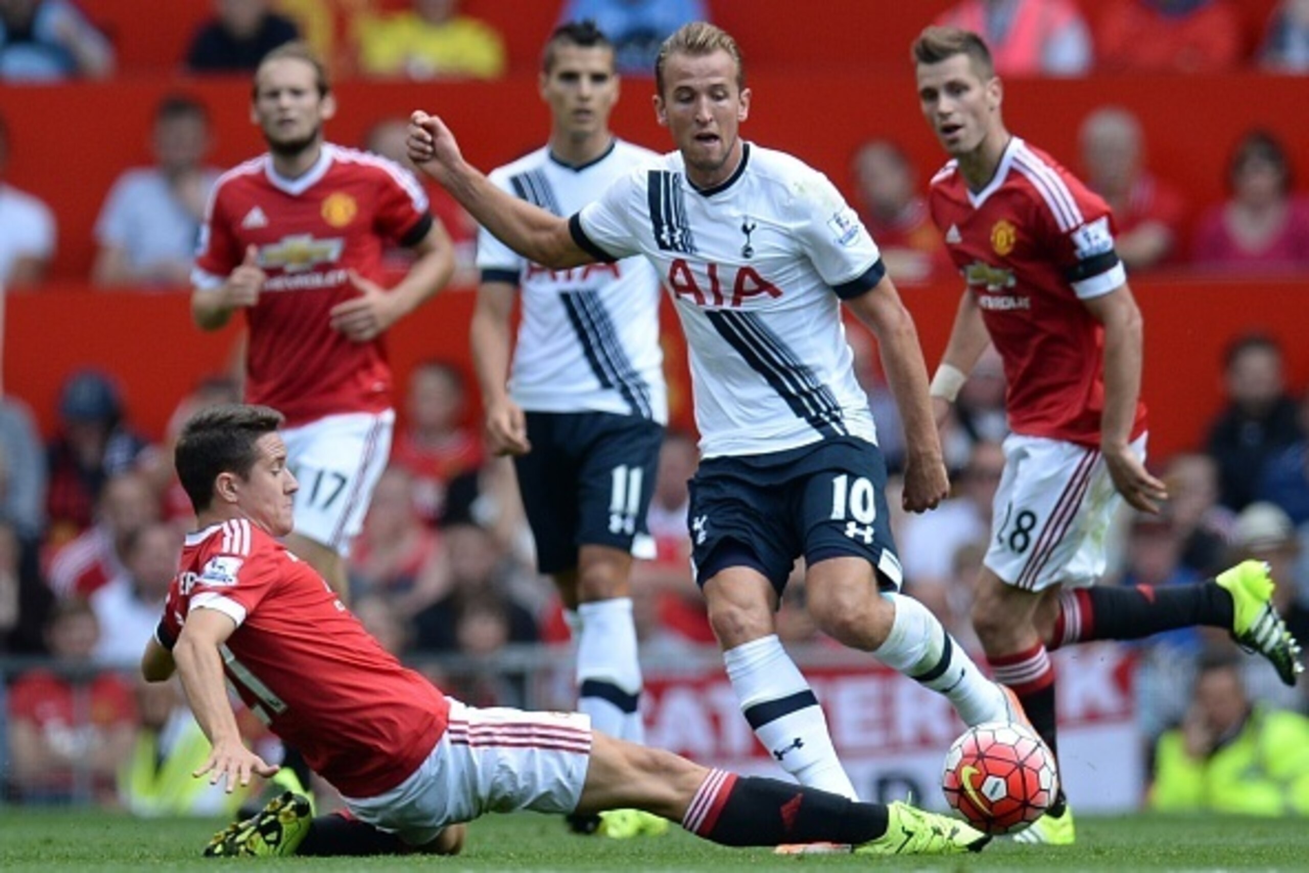 Manchester United's Spanish midfielder Ander Herrera (L) vies with Tottenham Hotspur's English striker Harry Kane during the English Premier League football match between Manchester United and Tottenham Hotspur at Old Trafford in Manchester, north west En