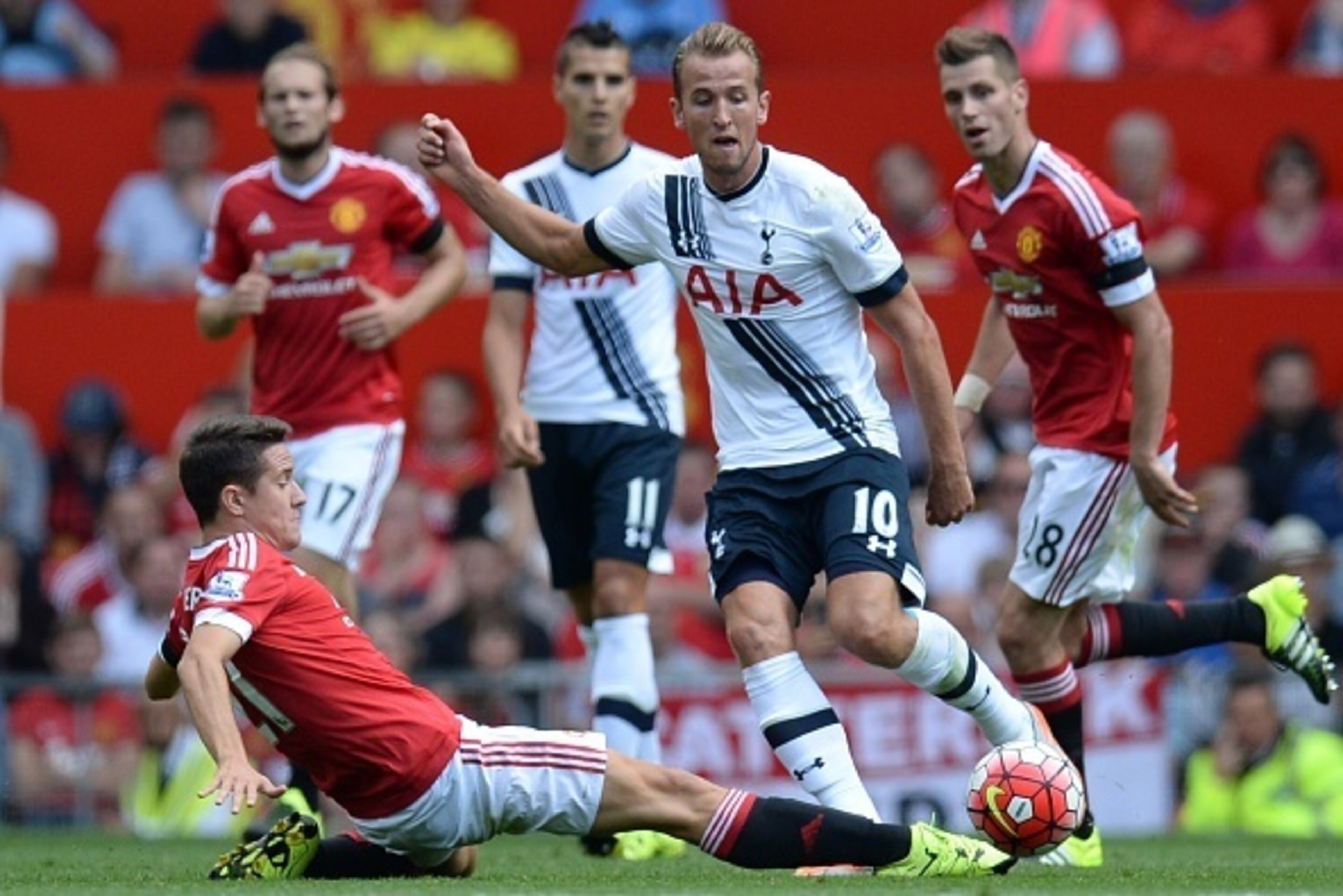 Manchester United's Spanish midfielder Ander Herrera (L) vies with Tottenham Hotspur's English striker Harry Kane during the English Premier League football match between Manchester United and Tottenham Hotspur at Old Trafford in Manchester, north west En