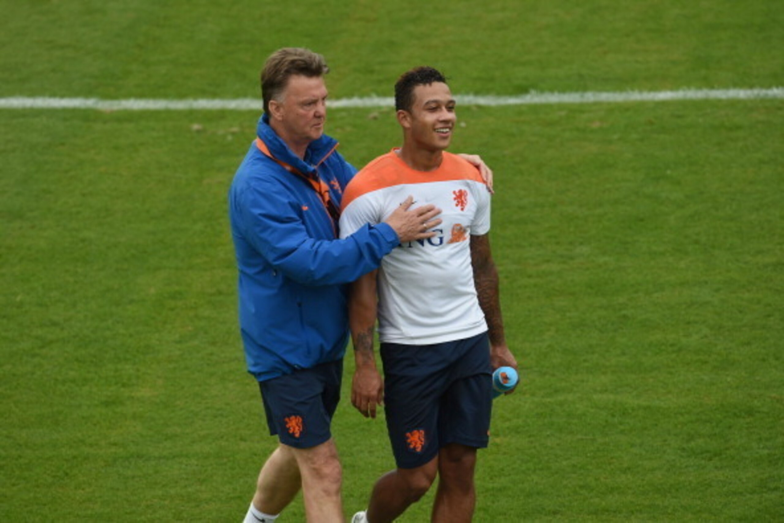 Netherlands' coach Louis van Gaal (L) shares a light moment with Netherlands' forward Memphis Depay during a training session at The Flamenco Football Stadium  in Rio de Janeiro on June 30, 2014, during the 2014 FIFA World Cup.   Dutch star Arjen Robben r