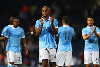 WEST BROMWICH, ENGLAND - AUGUST 10:  Vincent Kompany of Manchester City (4) and team mates applaud after the Barclays Premier League match between West Bromwich Albion and Manchester City at The Hawthorns on August 10, 2015 in West Bromwich, England.  (Ph
