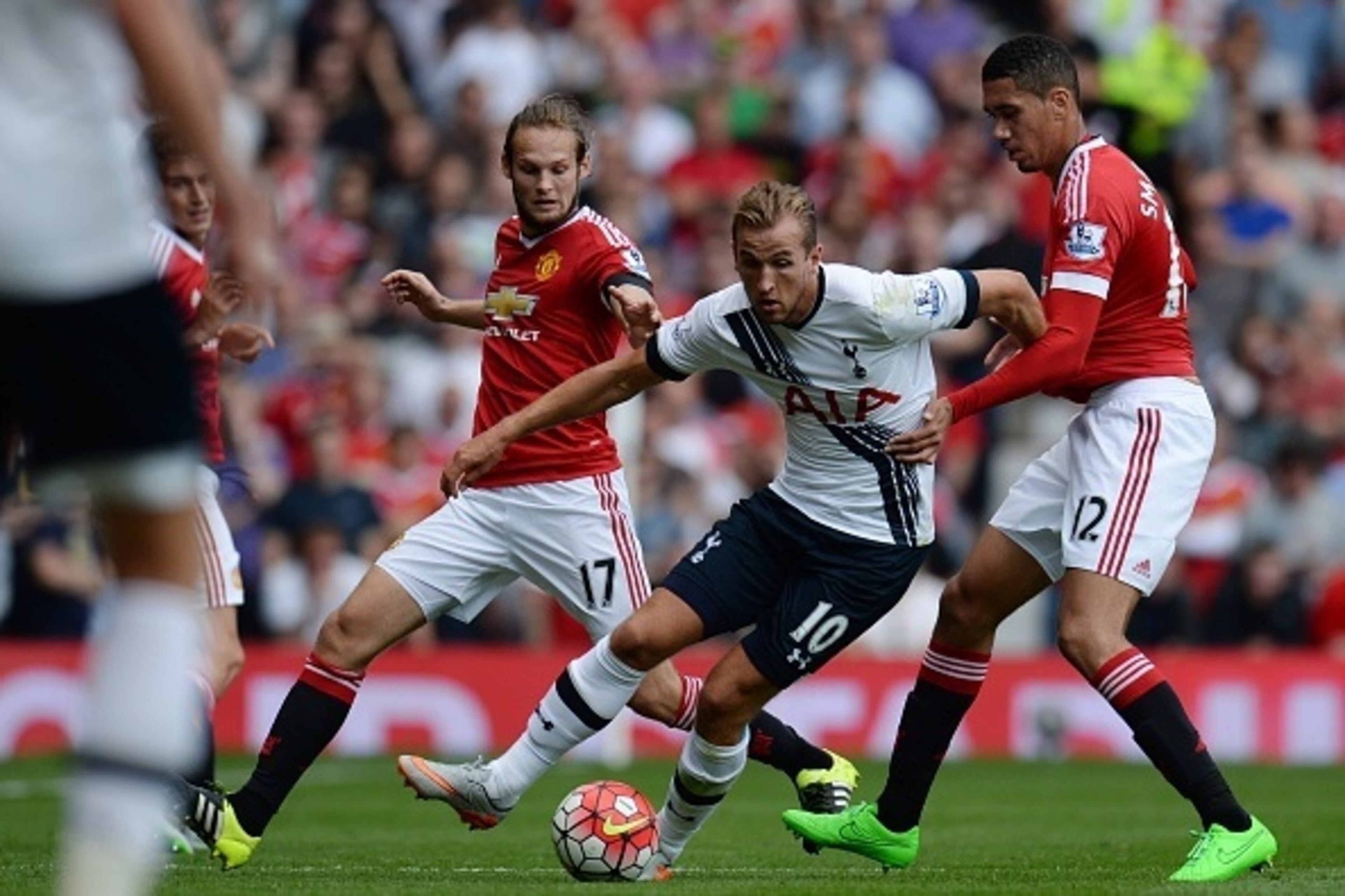 Tottenham Hotspur's English striker Harry Kane (2nd R) vies with Manchester United's Dutch midfielder Daley Blind and Manchester United's English defender Chris Smalling (R) during the English Premier League football match between Manchester United and To
