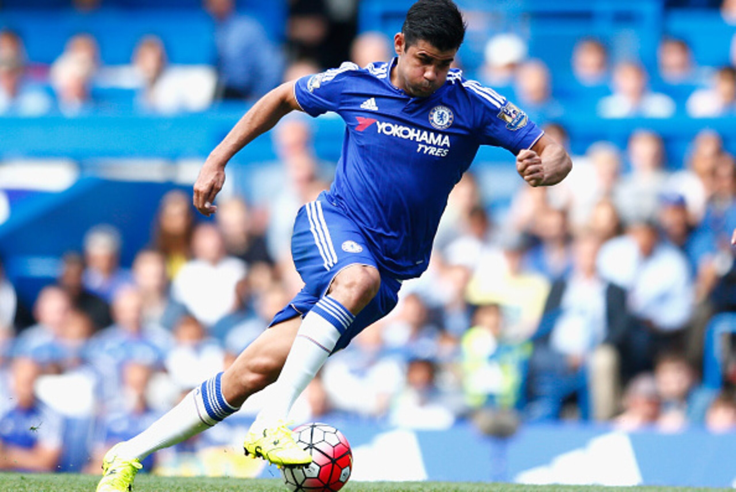 LONDON, ENGLAND - AUGUST 08:  Diego Costa of Chelsea in action during the Barclays Premier League match between Chelsea and Swansea City at Stamford Bridge on August 8, 2015 in London, England.  (Photo by Julian Finney/Getty Images)