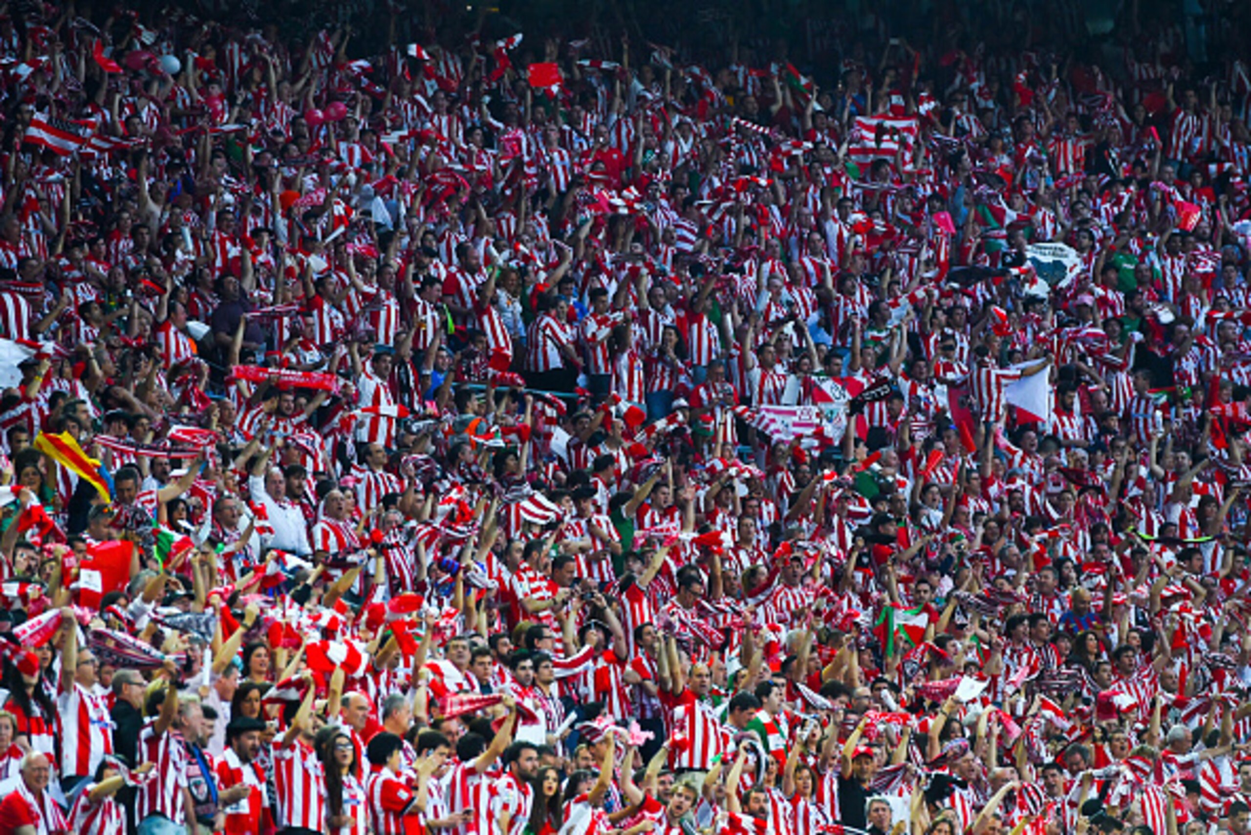 BARCELONA, SPAIN - MAY 30:  Athletic Club de Bilbao fans cheer on their team prior to the Copa del Rey Final match between FC Barcelona and Athletic Club at Camp Nou on May 30, 2015 in Barcelona, Spain.  (Photo by David Ramos/Getty Images)