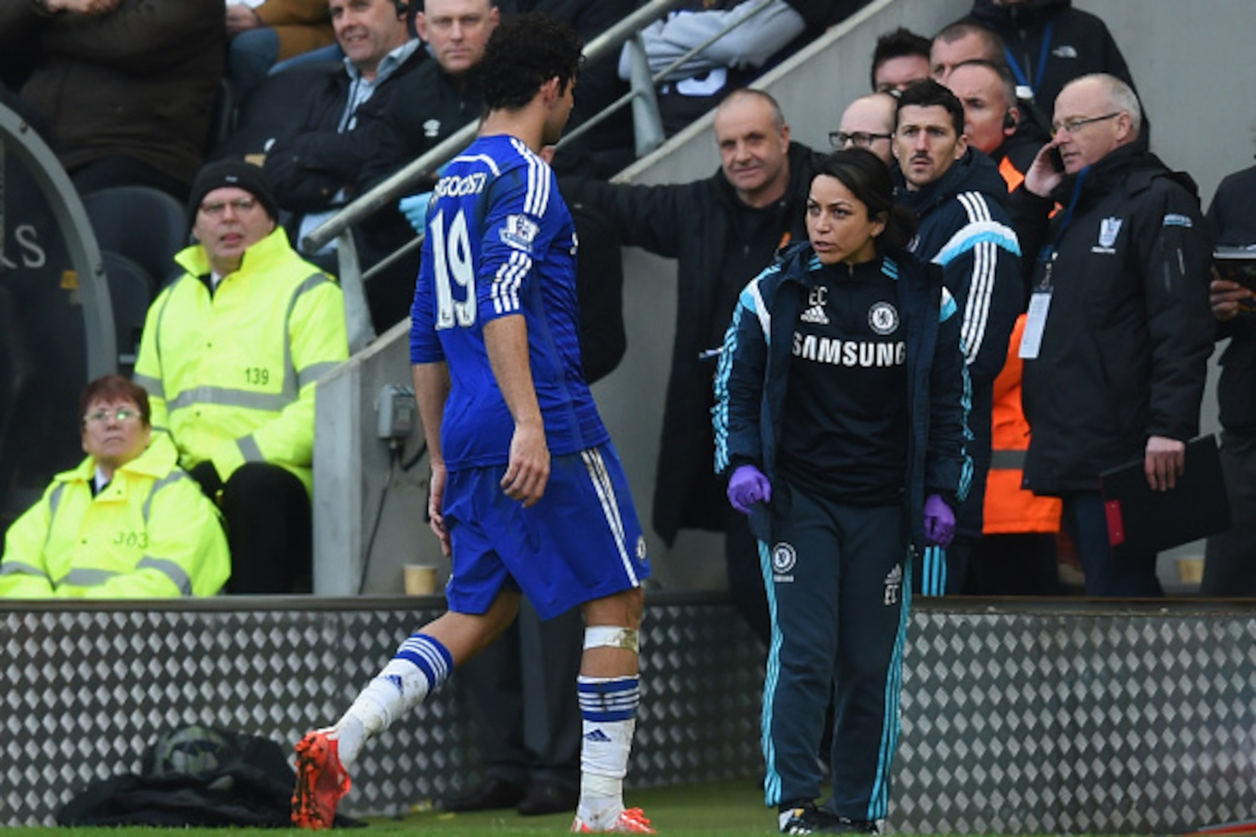 HULL, ENGLAND - MARCH 22:  Diego Costa of Chelsea talks to team doctor Eva Carneiro as he is substituted during the Barclays Premier League match between Hull City and Chelsea at KC Stadium on March 22, 2015 in Hull, England.  (Photo by Michael Regan/Gett
