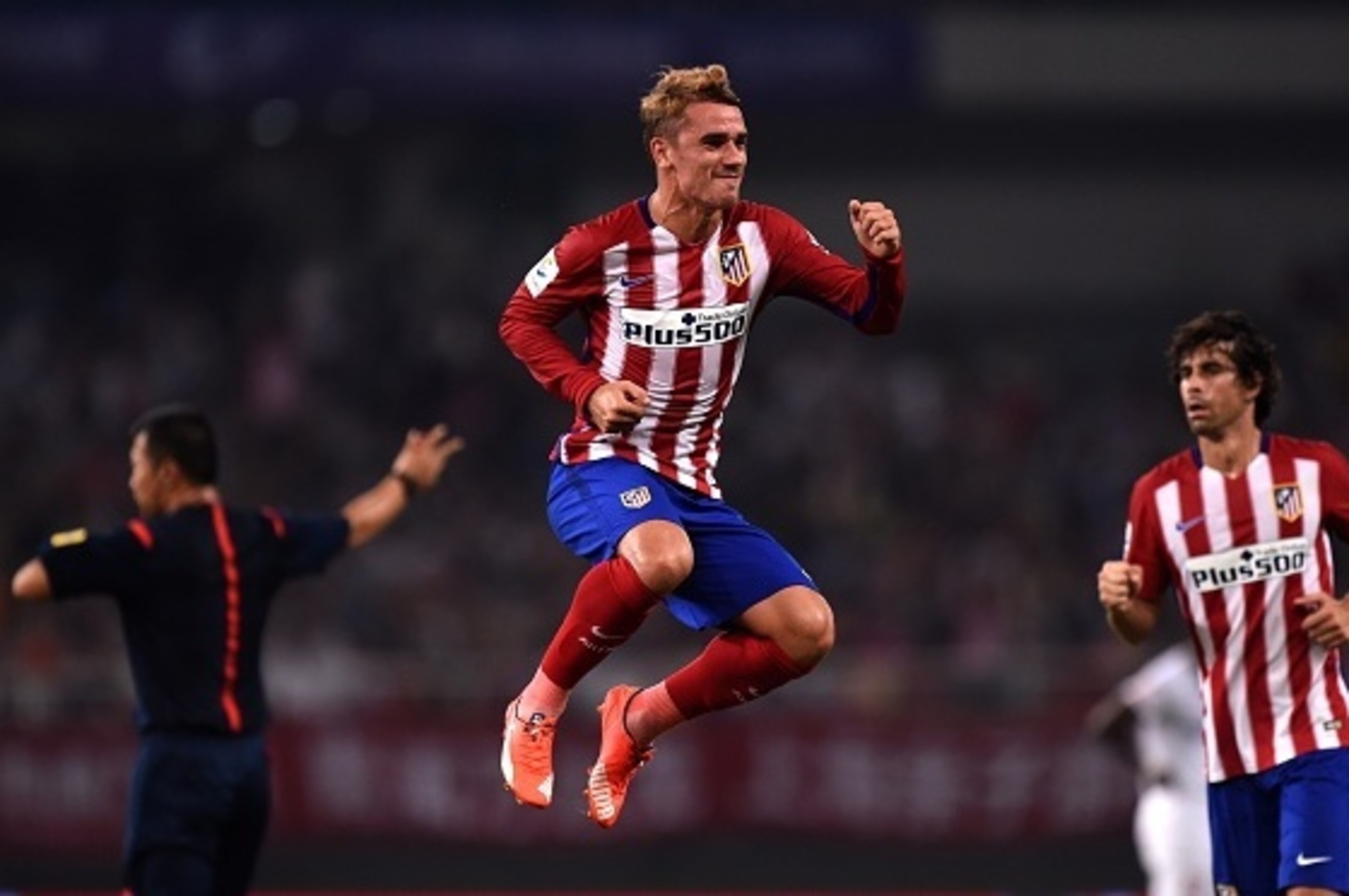 Atletico Madrid's French forward Antoine Griezmann (C) celebrates his second goal during a friendly football match between Shanghai SIPG and Atletico Madrid in Shanghai on August 4, 2015. AFP PHOTO / JOHANNES EISELE (Photo credit should read JOHANN Atletico Madrid's French forward Antoine Griezmann (C) celebrates his second goal during a friendly football match between Shanghai SIPG and Atletico Madrid in Shanghai on August 4, 2015. AFP PHOTO / JOHANNES EISELE (Photo credit should read JOHANN