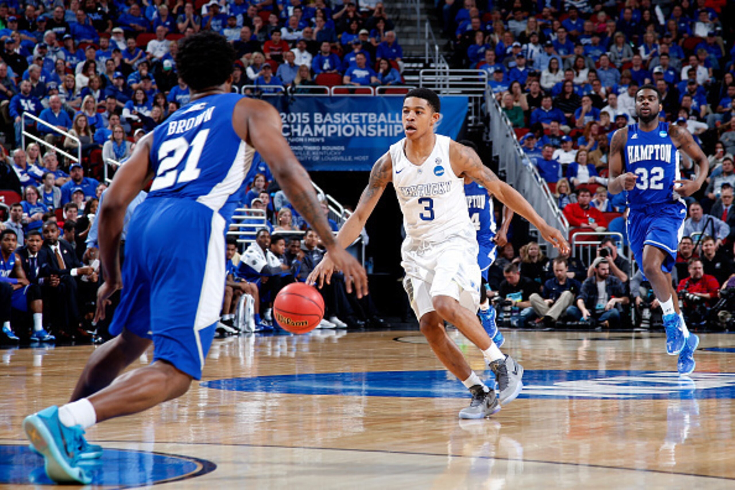 LOUISVILLE, KY - MARCH 19: Tyler Ulis #3 of the Kentucky Wildcats brings the ball up the floor against the Hampton Pirates during the second round of the 2015 NCAA Men's Basketball Tournament at the KFC YUM! Center on March 19, 2015 in Louisville, Kentuck