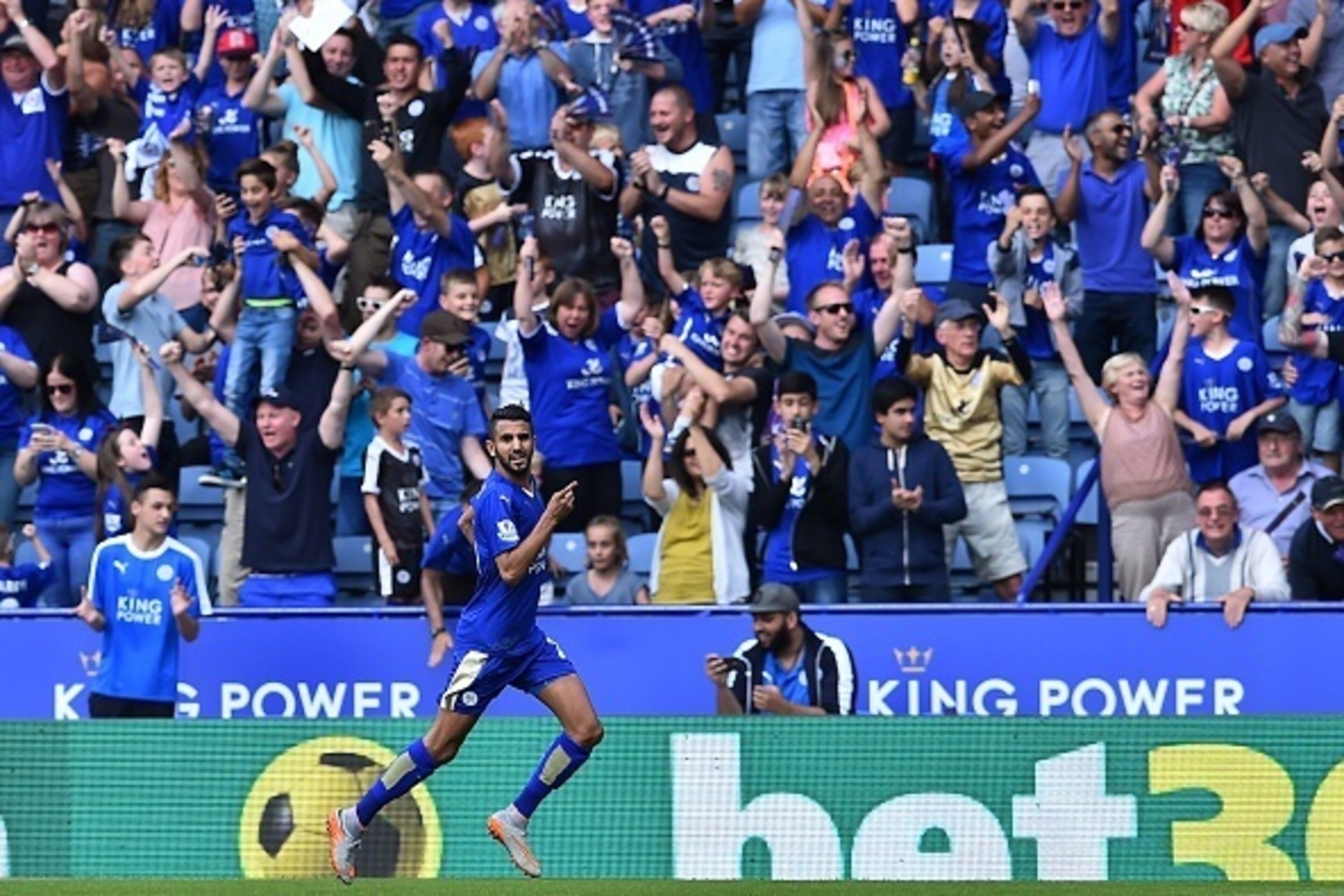 Leicester City's Algerian midfielder Riyad Mahrez celebrates after scoring Leicester's third goal from the penalty spot during the English Premier League football match between Leicester City and Sunderland at King Power Stadium in Leicester, central Engl