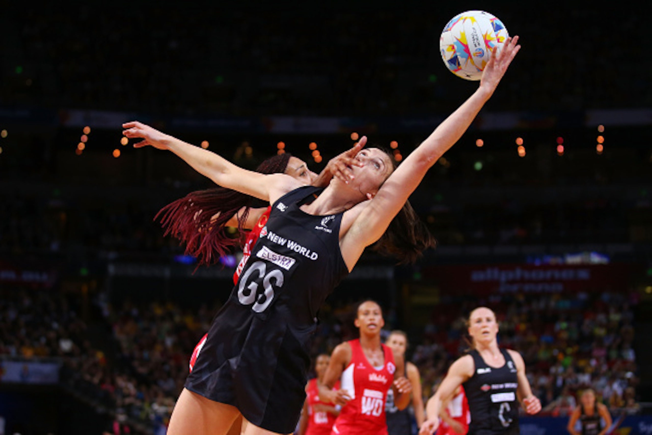 SYDNEY, AUSTRALIA - AUGUST 15:  Bailey Mes of New Zealand is challenged by Geva Mentor of England during the 2015 Netball World Cup Semi Final 1 match between New Zealand and England at Allphones Arena on August 15, 2015 in Sydney, Australia.  (Photo by M