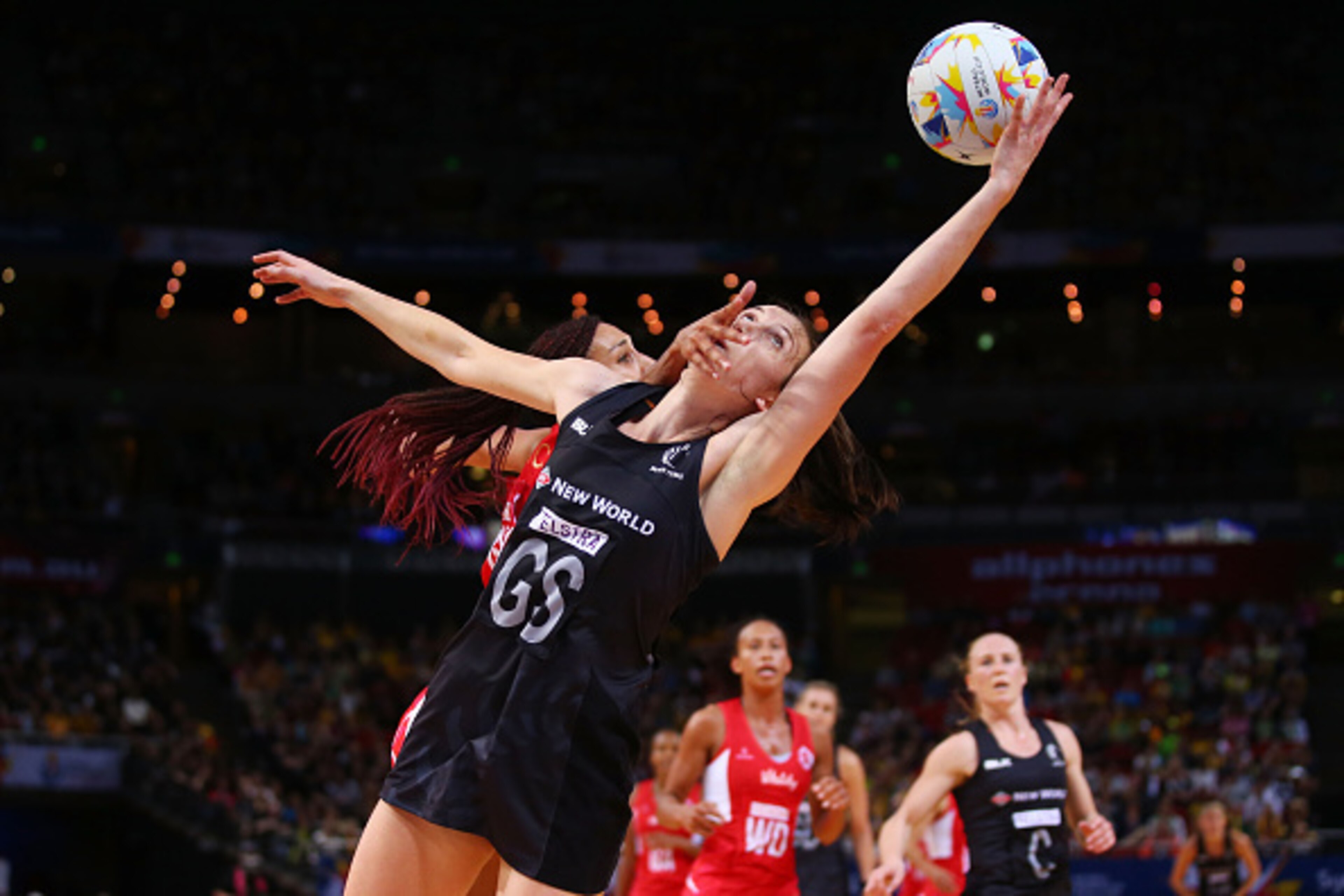SYDNEY, AUSTRALIA - AUGUST 15:  Bailey Mes of New Zealand is challenged by Geva Mentor of England during the 2015 Netball World Cup Semi Final 1 match between New Zealand and England at Allphones Arena on August 15, 2015 in Sydney, Australia.  (Photo by M