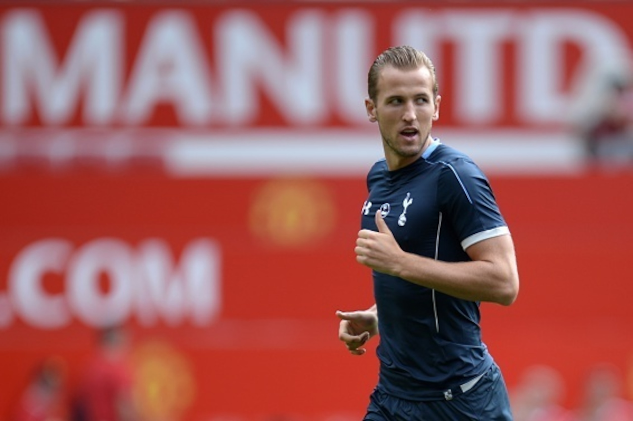 Tottenham Hotspur's English striker Harry Kane warms up before the English Premier League football match between Manchester United and Tottenham Hotspur at Old Trafford in Manchester, north west England, on August 8, 2015. AFP PHOTO / OLI SCARFF

RESTRICT