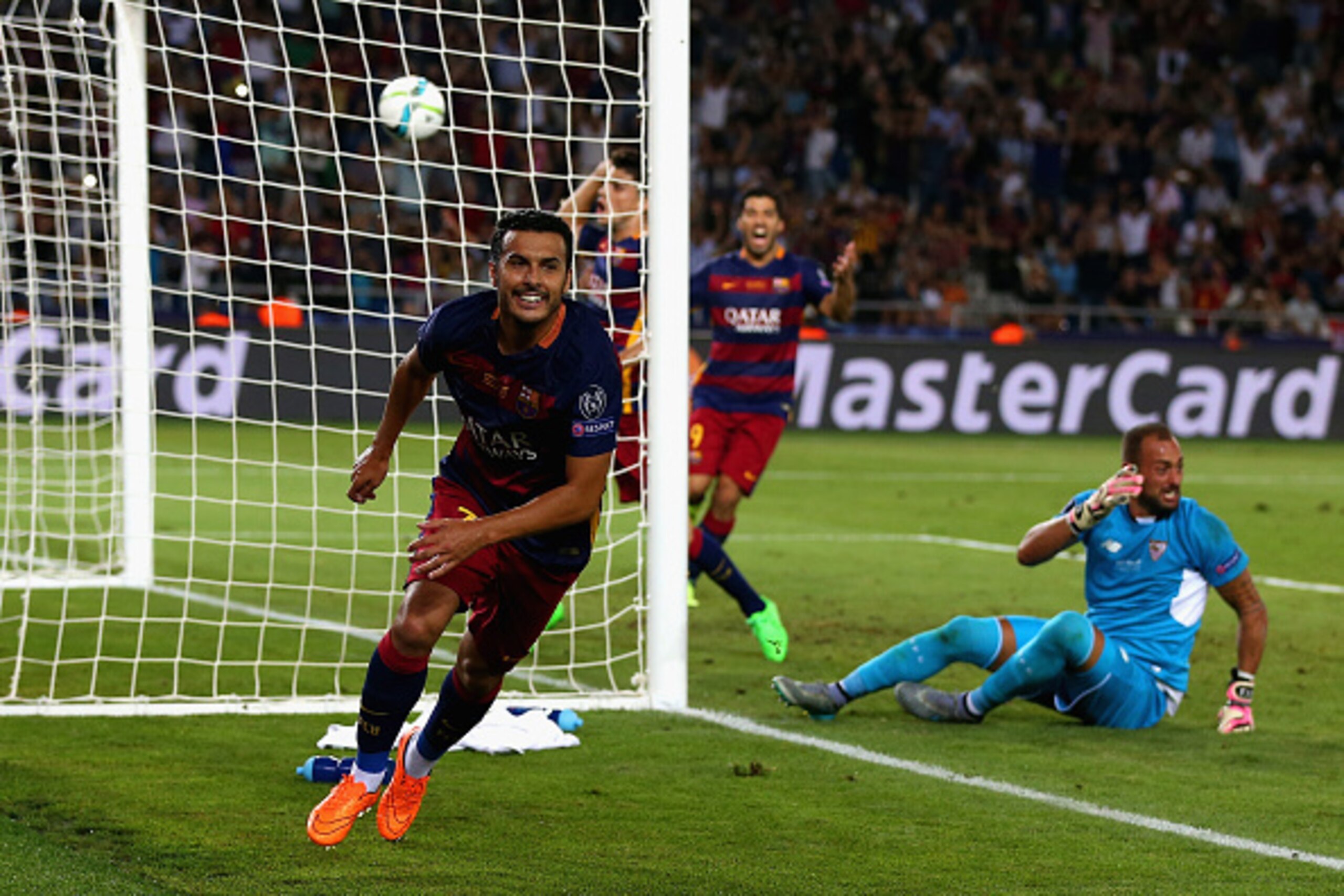 TBILISI, GEORGIA - AUGUST 11:  Pedro of Barcelona celebrates scoring their fifth goal past Beto of Sevilla in extra time during the UEFA Super Cup between Barcelona and Sevilla FC at Dinamo Arena on August 11, 2015 in Tbilisi, Georgia.  (Photo by Chris Br