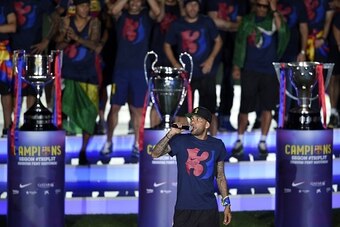 Barcelona's Brazilian defender Dani Alves delivers a speech as he takes part in the celebrations held for their victory over Juventus, one day after the UEFA Champions League final football, at the Camp Nou stadium in Barcelona on June 7, 2015. Luis Suare