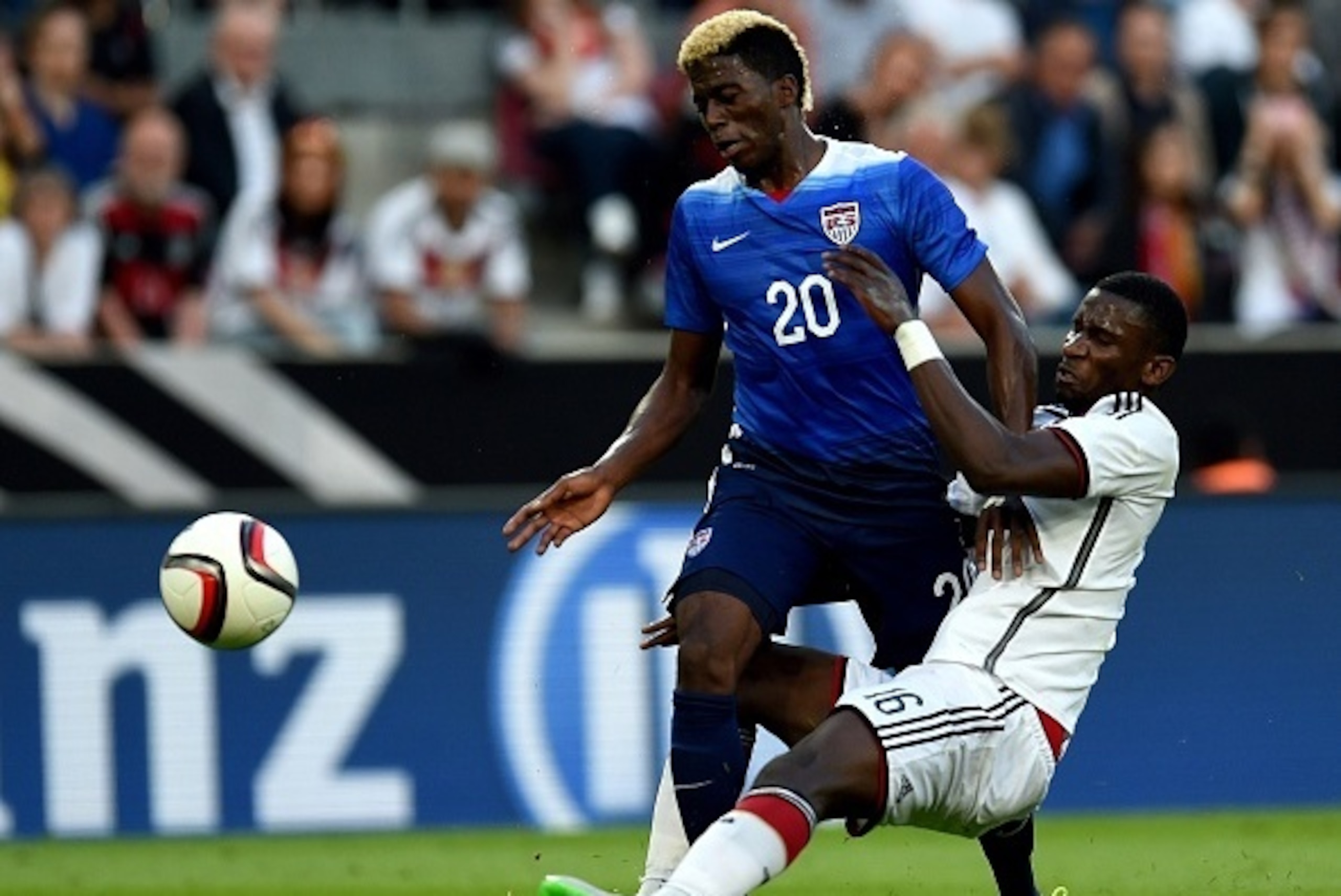 Germany's defender Antonio Ruediger and US midfielder Gyasi Zardes (L) vie for the ball during the International friendly football match between Germany and the USA in Cologne, western Germany on June10, 2015. AFP PHOTO / PATRIK STOLLARZ        (Photo cre