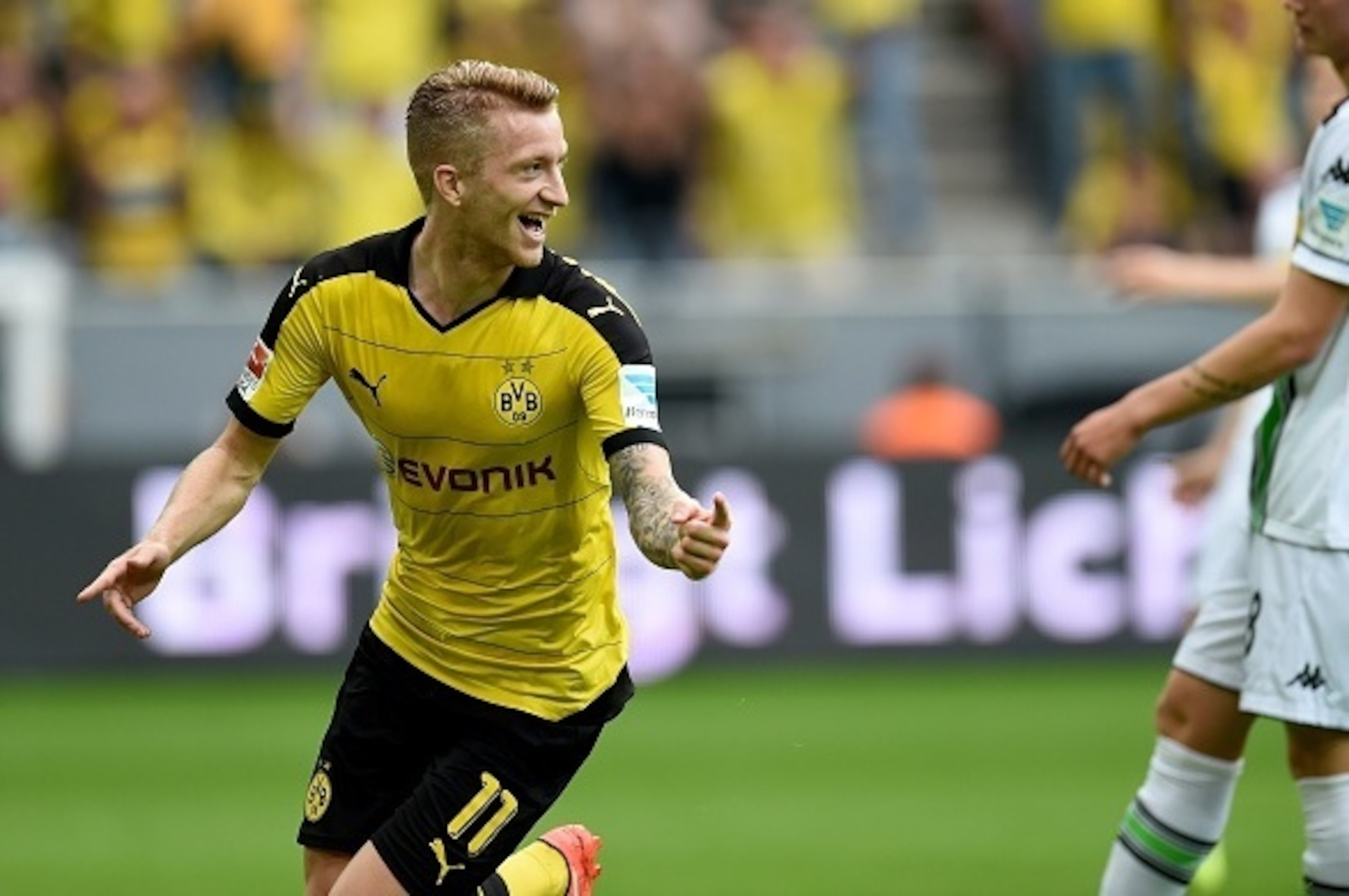Dortmund's striker Marco Reus celebrates scoring during the German first division Bundesliga football match Borussia Dortmund vs Borussia Moenchengladbach in Dortmund, western Germany, on August 15, 2015.  AFP PHOTO / PATRIK STOLLARZ

RESTRICTIONS: DURING
