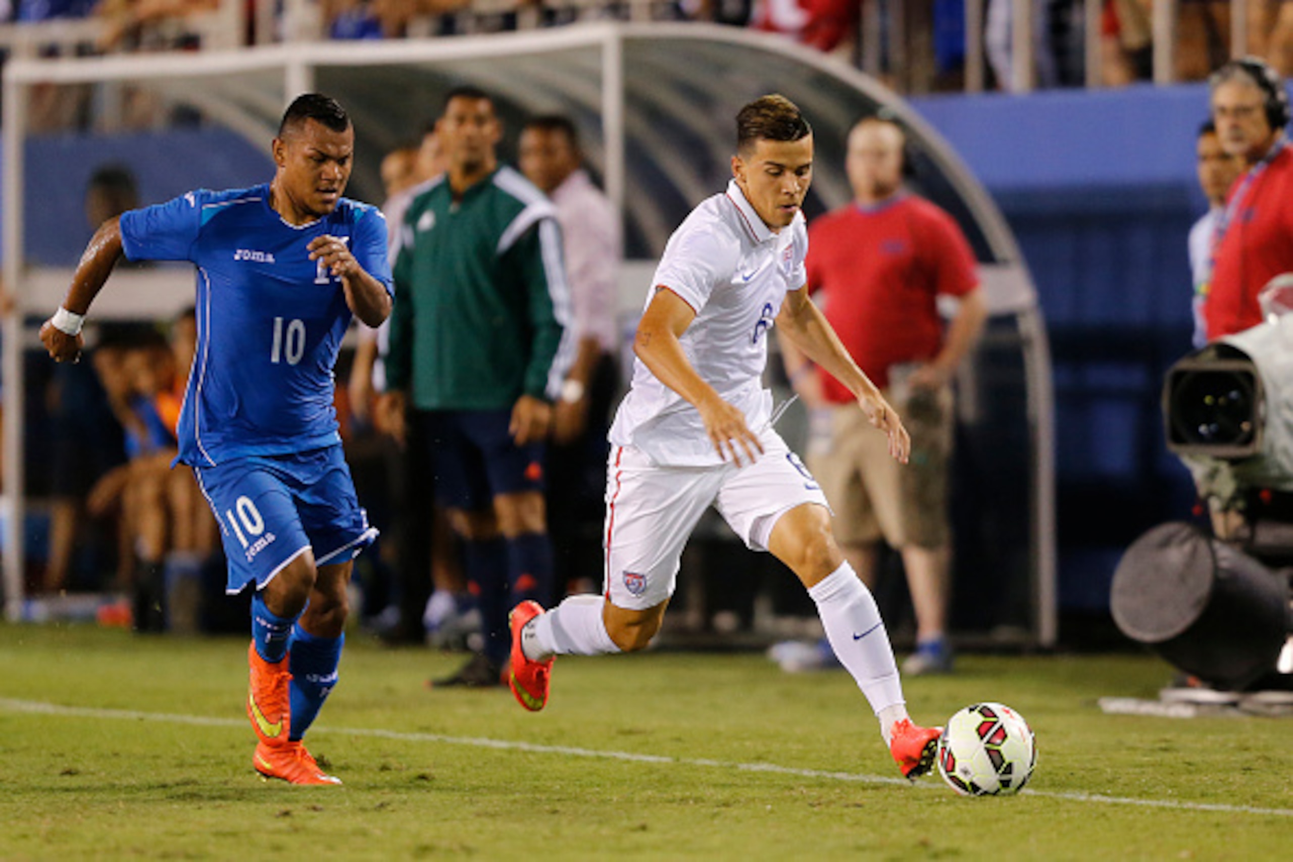 BOCA RATON, FL - OCTOBER 14: Alfredo Morales #6 of the USA brings the ball up field against Honduras during an International Friendly match on October 14, 2014 at FAU Stadium in Boca Raton, Florida. The match ended in a 1-1 tie. (Photo by Joel Auerbach/Ge