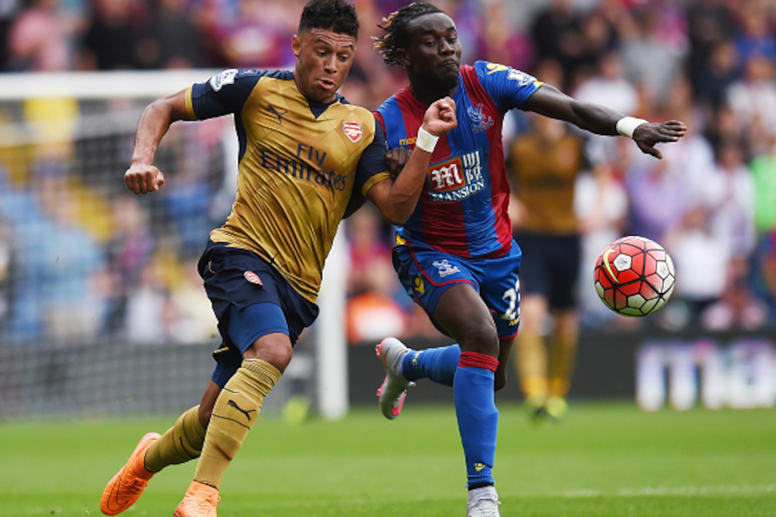 LONDON, ENGLAND - AUGUST 16:  Pape Souare of Crystal Palace challenges Alex Oxlade-Chamberlain of Arsenal during the Barclays Premier League match between Crystal Palace and Arsenal at Selhurst Park on August 16, 2015 in London, England.  (Photo by Michae