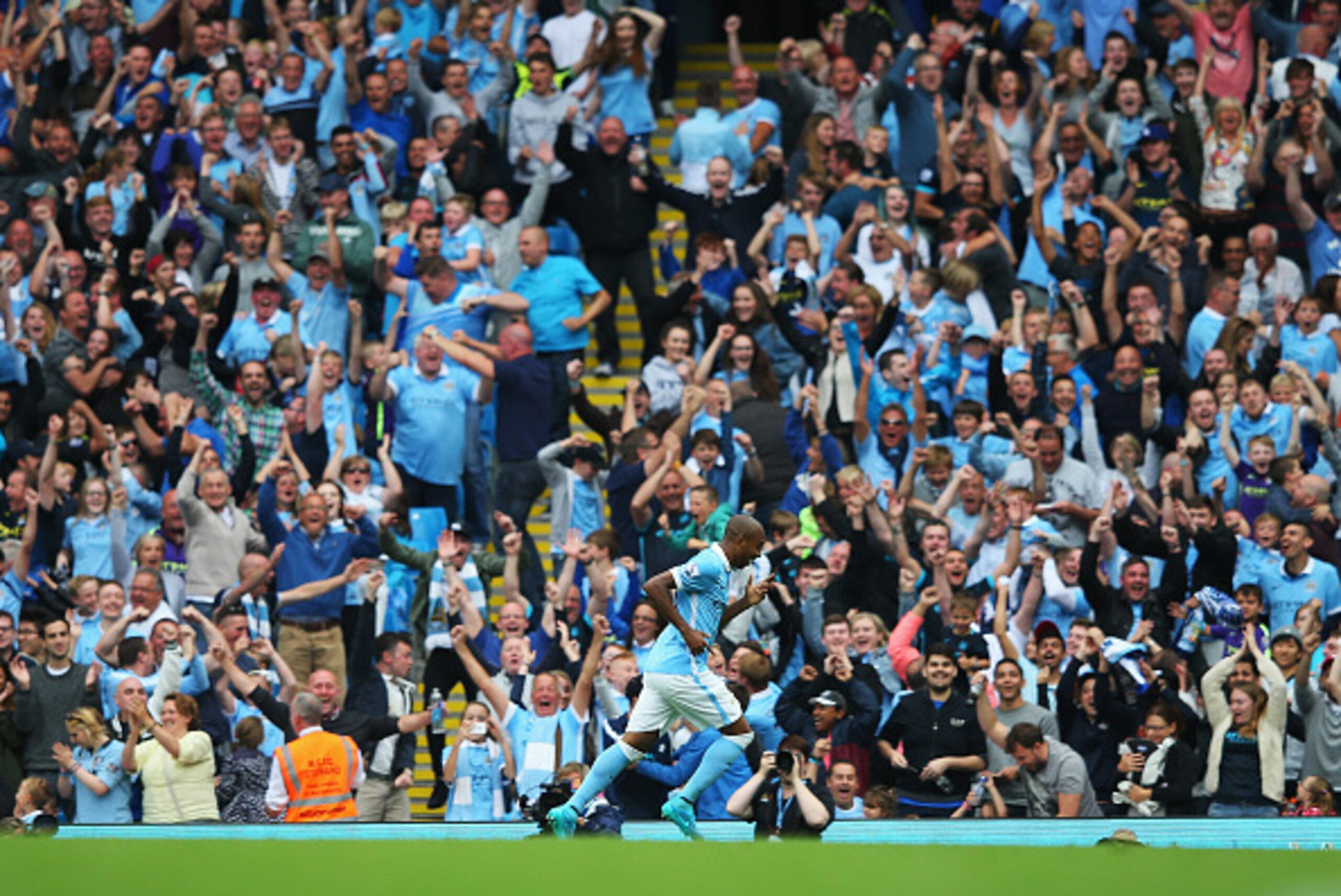 MANCHESTER, ENGLAND - AUGUST 16:  Fernandinho of Manchester City celebrates scoring his team's third goal during the Barclays Premier League match between Manchester City and Chelsea at the Etihad Stadium on August 16, 2015 in Manchester, England.  (Photo