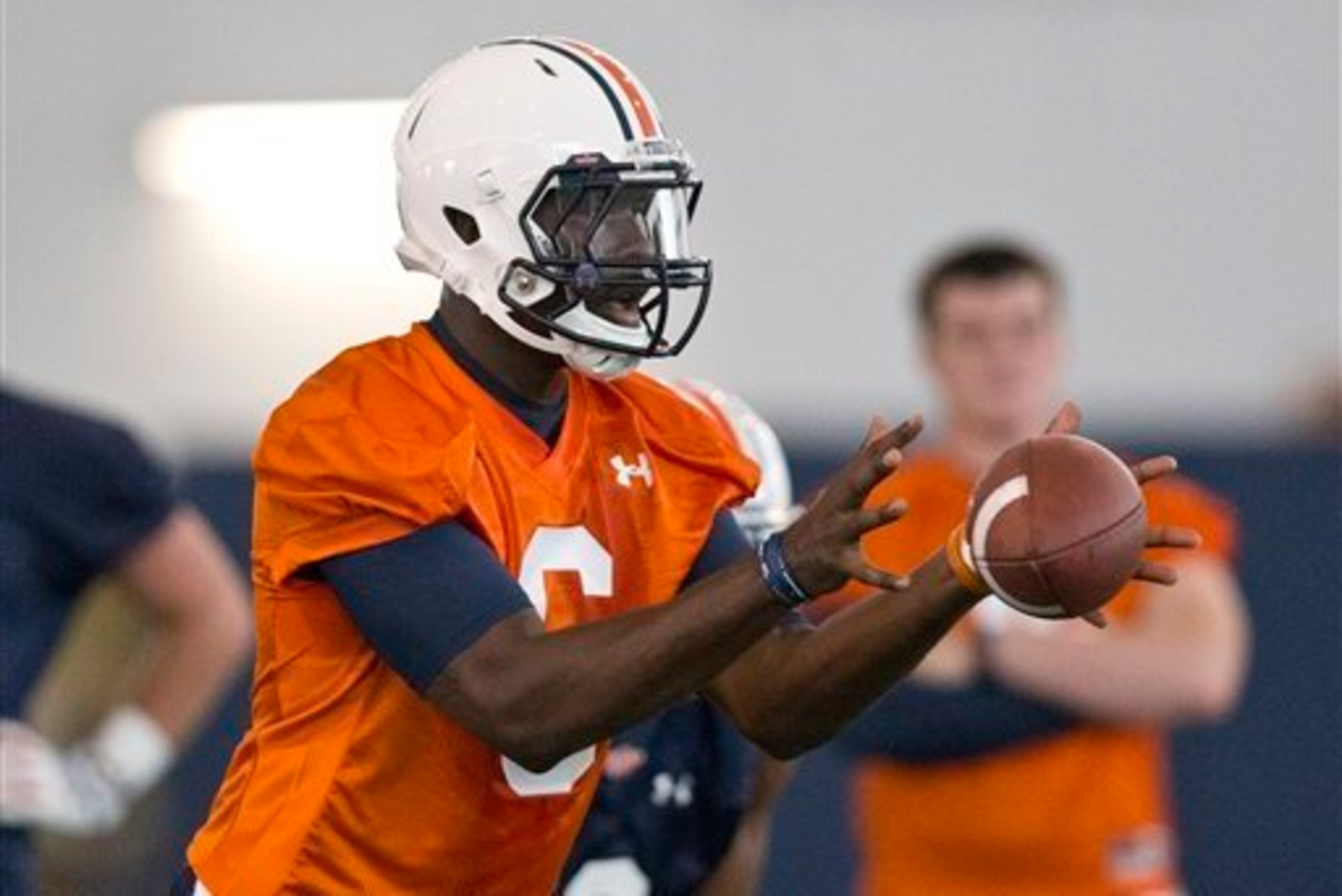 Auburn QB Jeremy Johnson