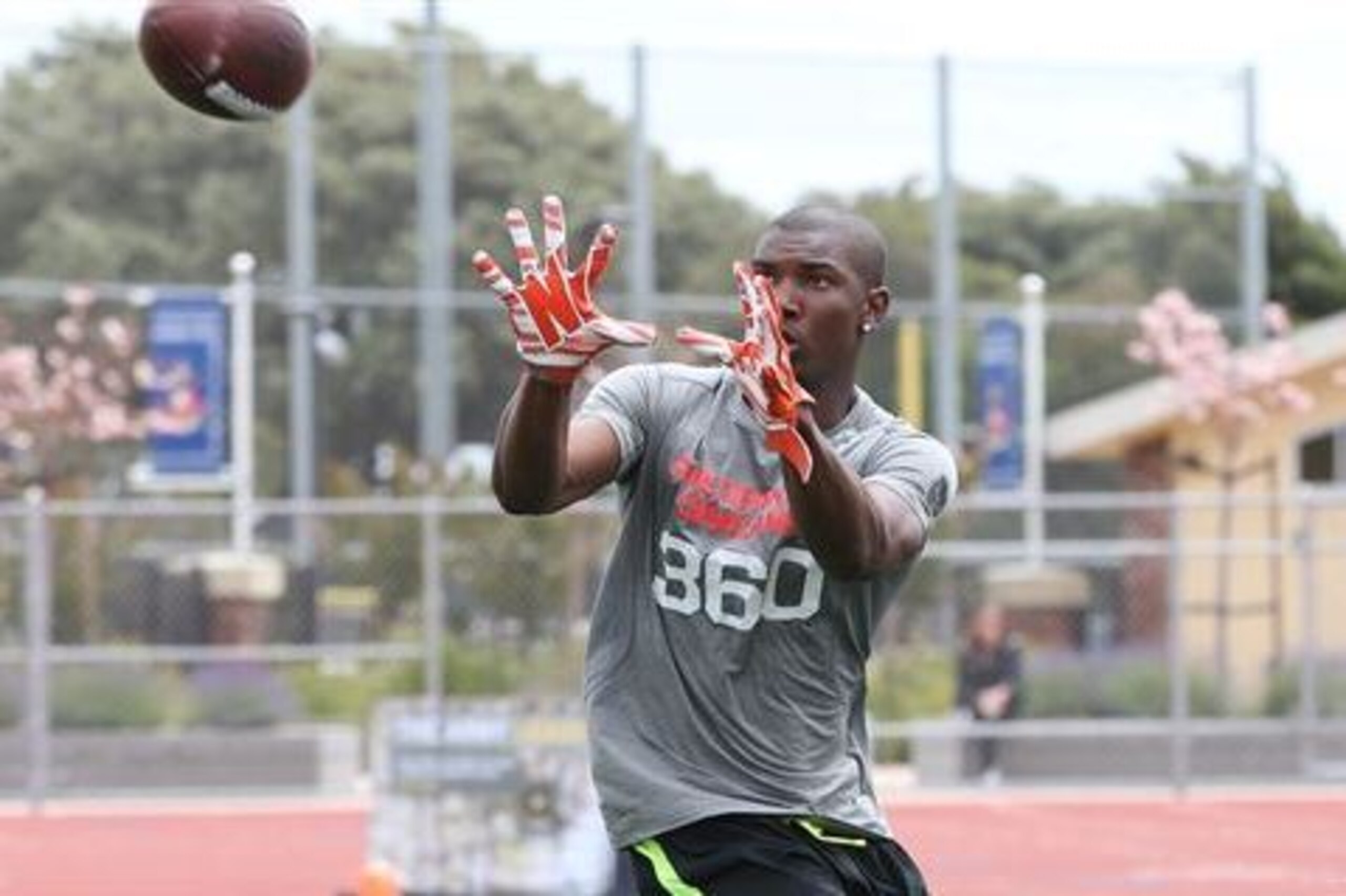 USC should remain in the hunt for Howard despite WR depth in the recruiting class.