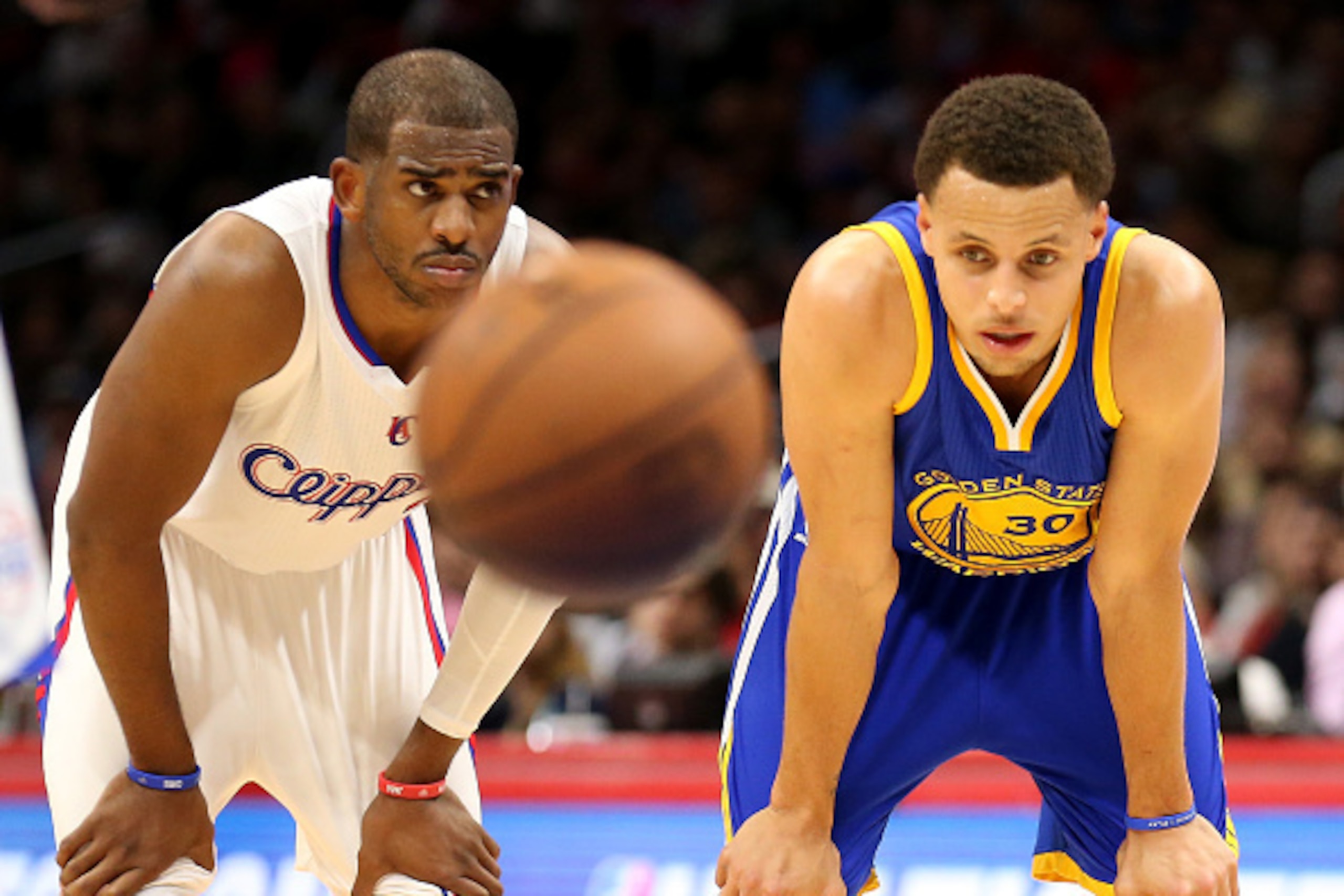 LOS ANGELES, CA - MARCH 31:  Stephen Curry #30 of the Golden State Warriors and Chris Paul #3 of the Los Angeles Clippers on the court during a foul shot at Staples Center on March 31, 2015 in Los Angeles, California.   NOTE TO USER: User expressly acknow