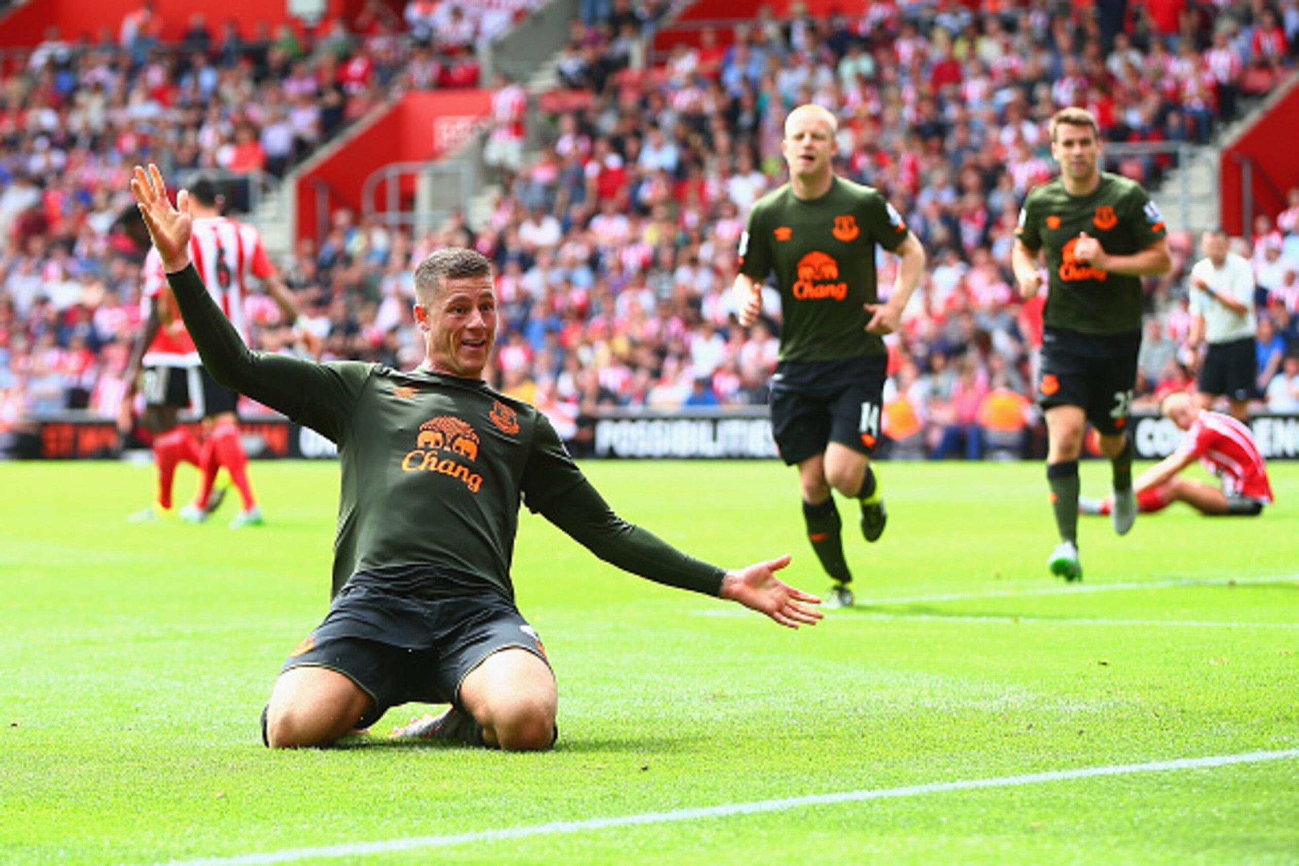 SOUTHAMPTON, ENGLAND - AUGUST 15:  Ross Barkley of Everton celebrates scoring his team's third goal during the Barclays Premier League match between Southampton and Everton at St Mary's Stadium on August 15, 2015 in Southampton, United Kingdom.  (Photo by