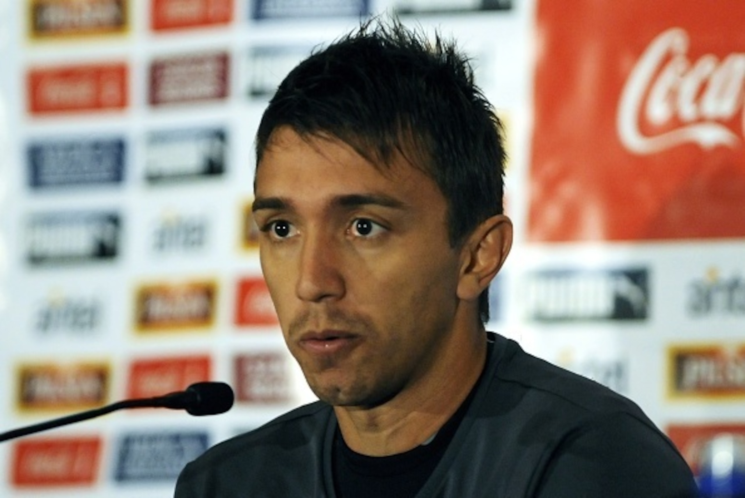 Uruguay's goalkeeper Fernando Muslera gestures during a press conference in La Serena, Coquimbo, Chile on June 18, 2015 during the Copa America football championship.  AFP PHOTO/VLADIMIR RODAS        (Photo credit should read VLADIMIR RODAS/AFP/Getty Imag