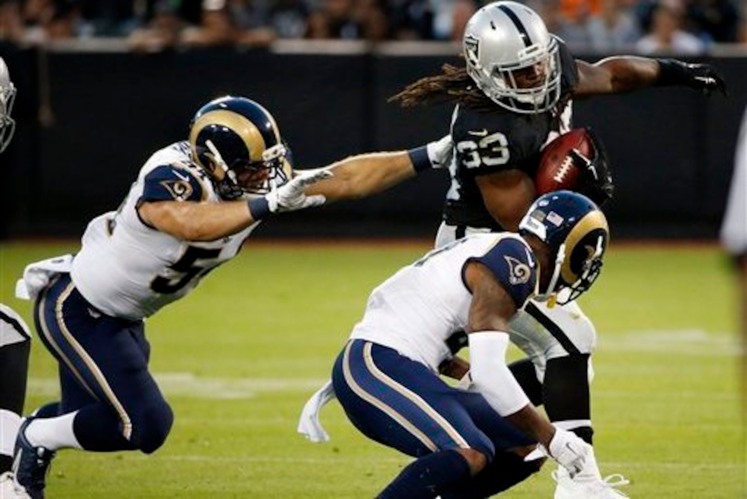 No. 33 Trent Richardson evading defenders