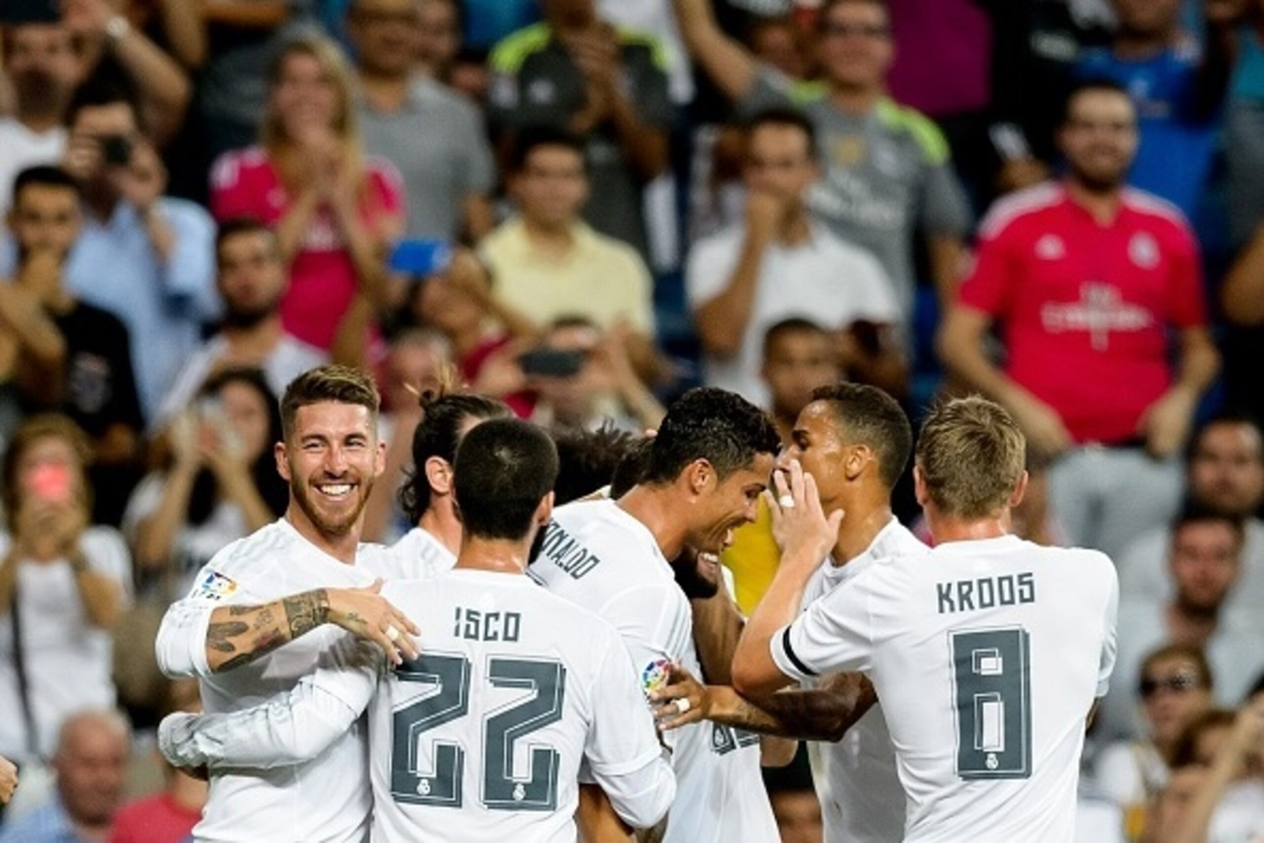 Real Madrid's players celebrate defender Nacho Fernandez's goal during the Trofeo Santiago Bernabeu football match Real Madrid vs Galatasaray at the Santiago Bernabeu stadium in Madrid on August 18, 2015.  AFP PHOTO / DANI POZO        (Photo credit should