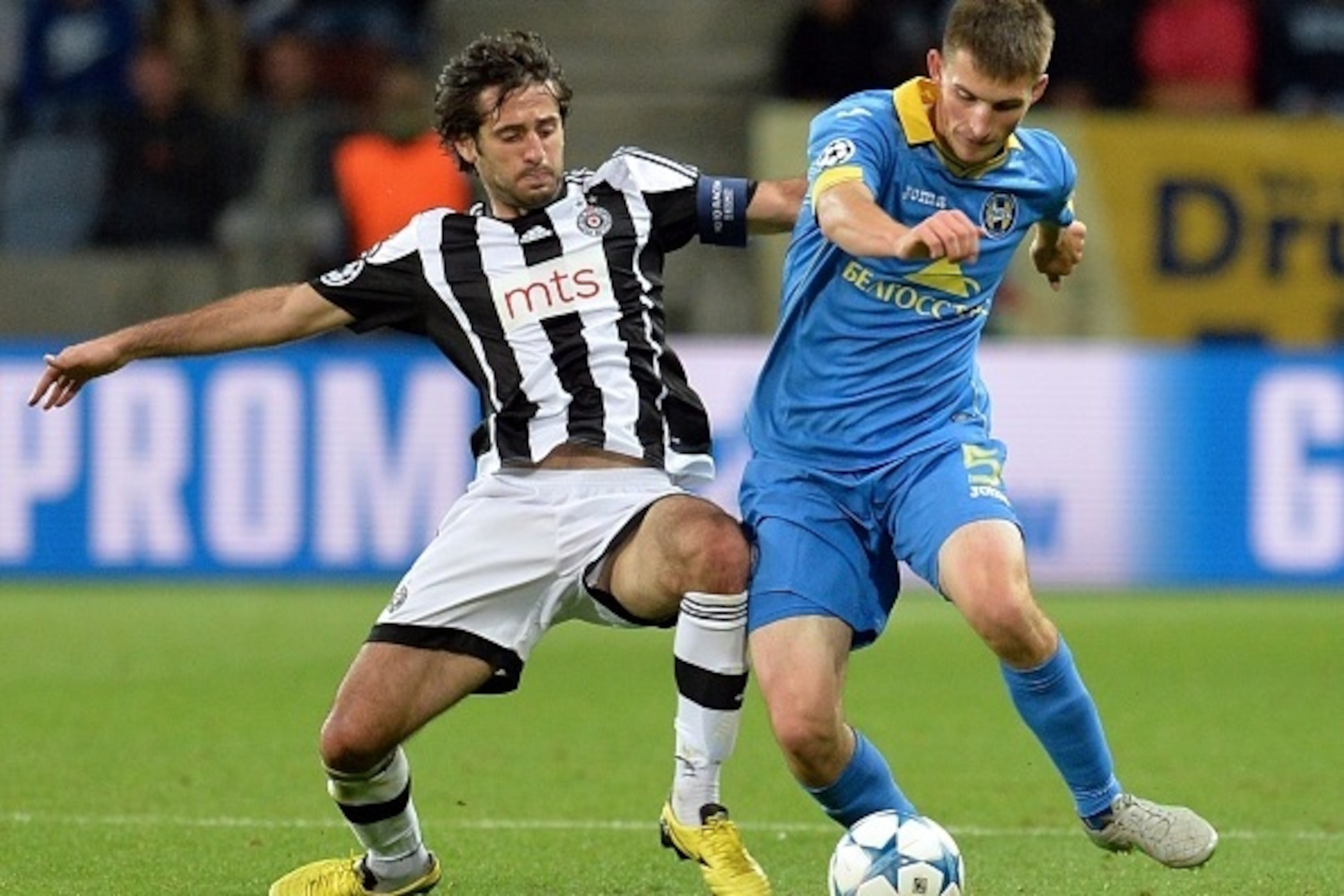Partizan Belgrade's midfielder Stefan Babovic (L) vies with BATE Borisov's midfielder Evgeni Yablonski during the UEFA Champions League playoff football match between BATE Borisov and Partizan Belgrade in Borisov, outside Minsk, on August 18, 2015. AFP PH