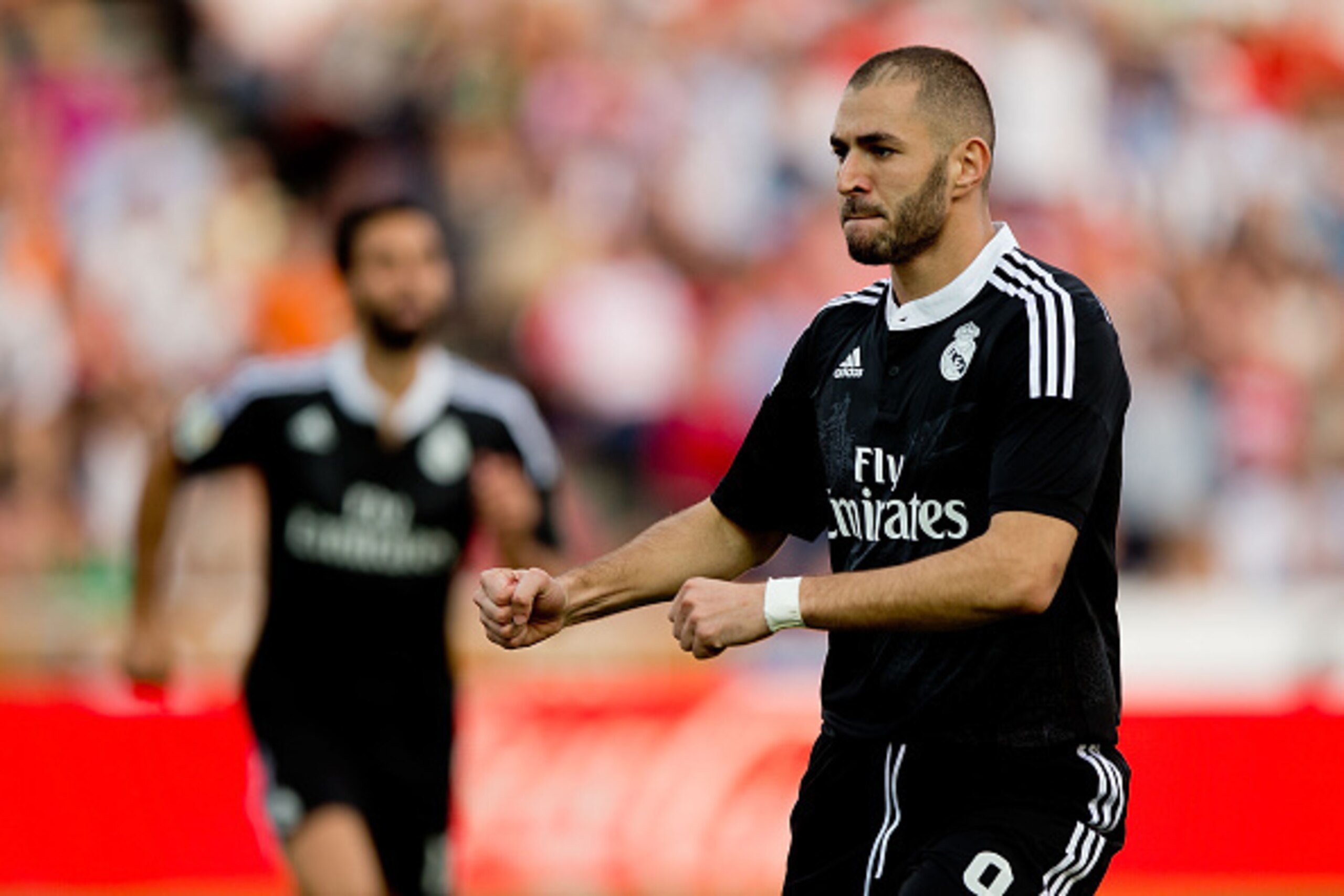GRANADA, SPAIN - NOVEMBER 01:  Karim Benzema of Real Madrid CF celebrates scoring their third goal during the La Liga match between Granada CF and Real Madrid CF at Nuevo Estadio de Los Carmenes on November 1, 2014 in Granada, Spain.  (Photo by Gonzalo Ar