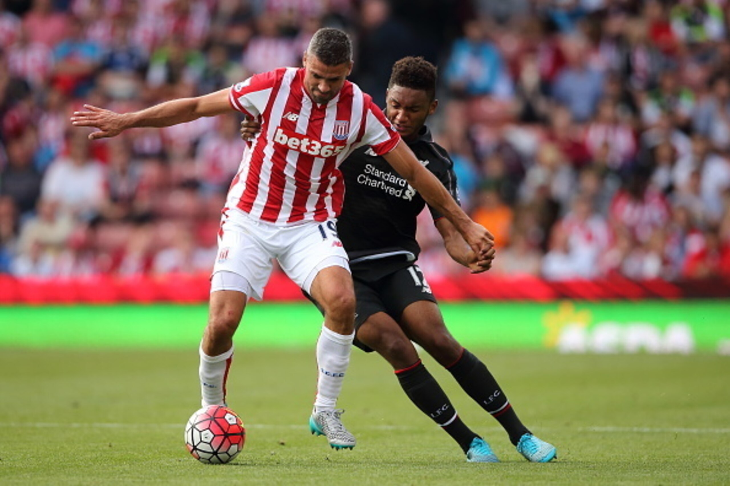STOKE, ENGLAND - AUGUST 09:  Jonathan Walters of Stoke City and Joe Gomez of Liverpool during the Barclays Premier League match between Stoke City and Liverpool at the Britannia Stadium on August 09, 2015 in Stoke, England.  (Photo by Matthew Ashton - AMA