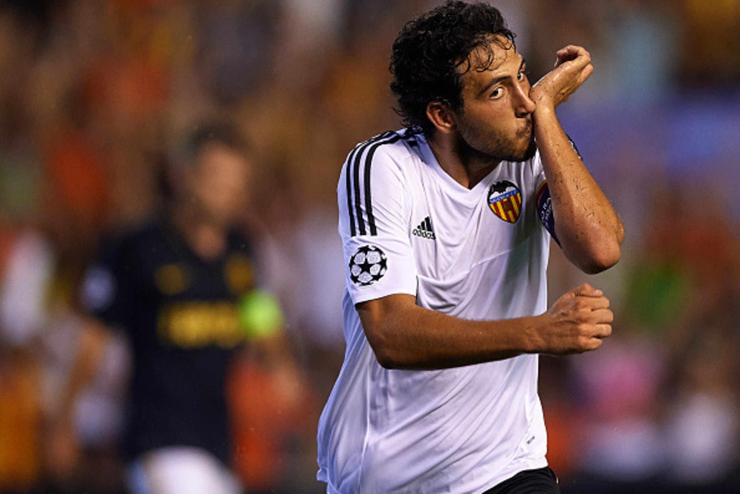 VALENCIA, SPAIN - AUGUST 19:  Daniel Parejo of Valencia celebrates scoring his team's second goal during the UEFA Champions League Qualifying Round Play Off First Leg match between Valencia CF and AS Monaco at Mestalla Stadium on August 19, 2015 in Valenc