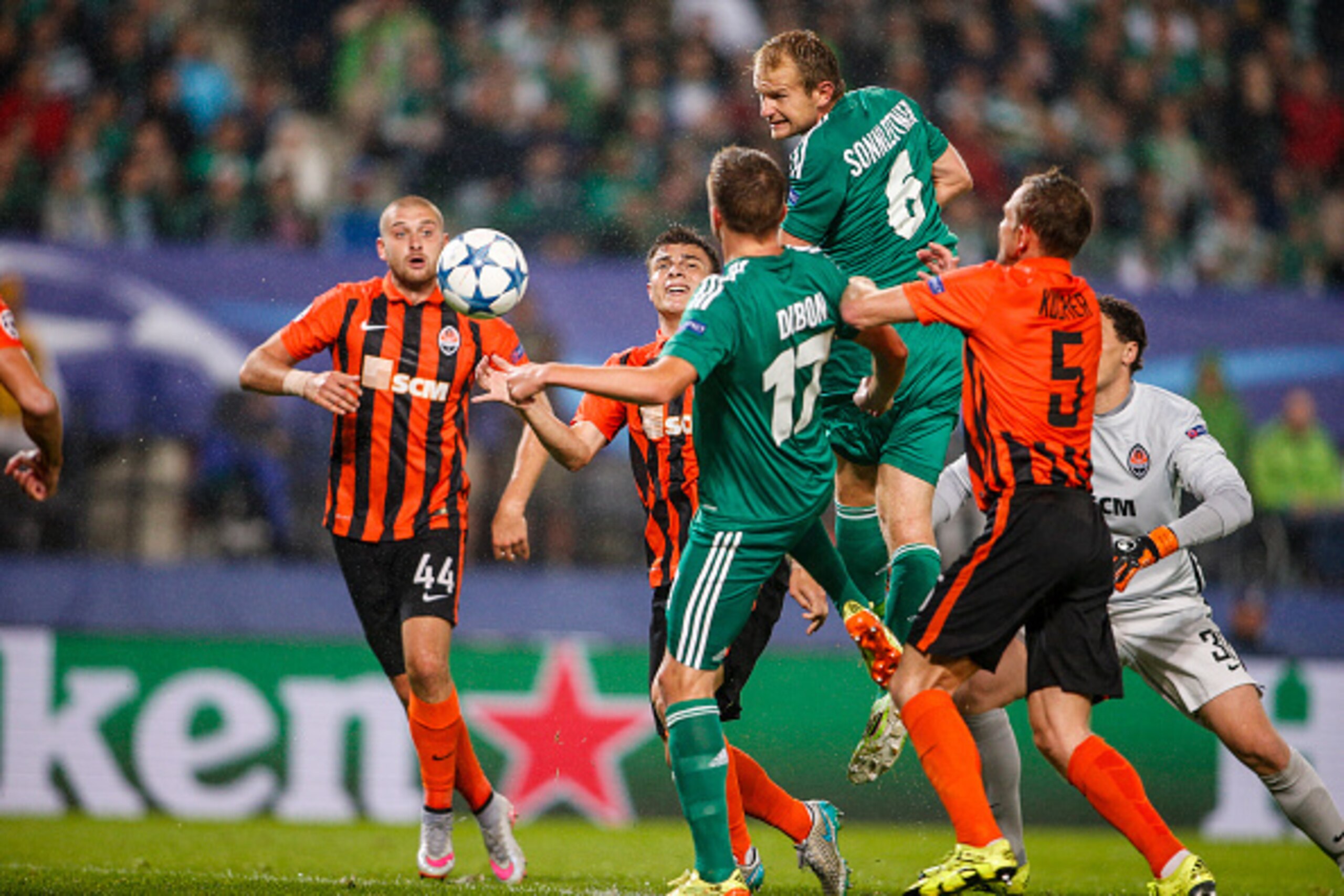 VIENNA, AUSTRIA - AUGUST 19:  Yaroslav Rakitskiy (L) and Olexandr Kucher of Donetsk compete for the ball with Christopher Dibon and Mario Sonnleitner (L-R) of Vienna during the UEFA Champions League: Qualifying Round Play Off First Leg match between SK Ra