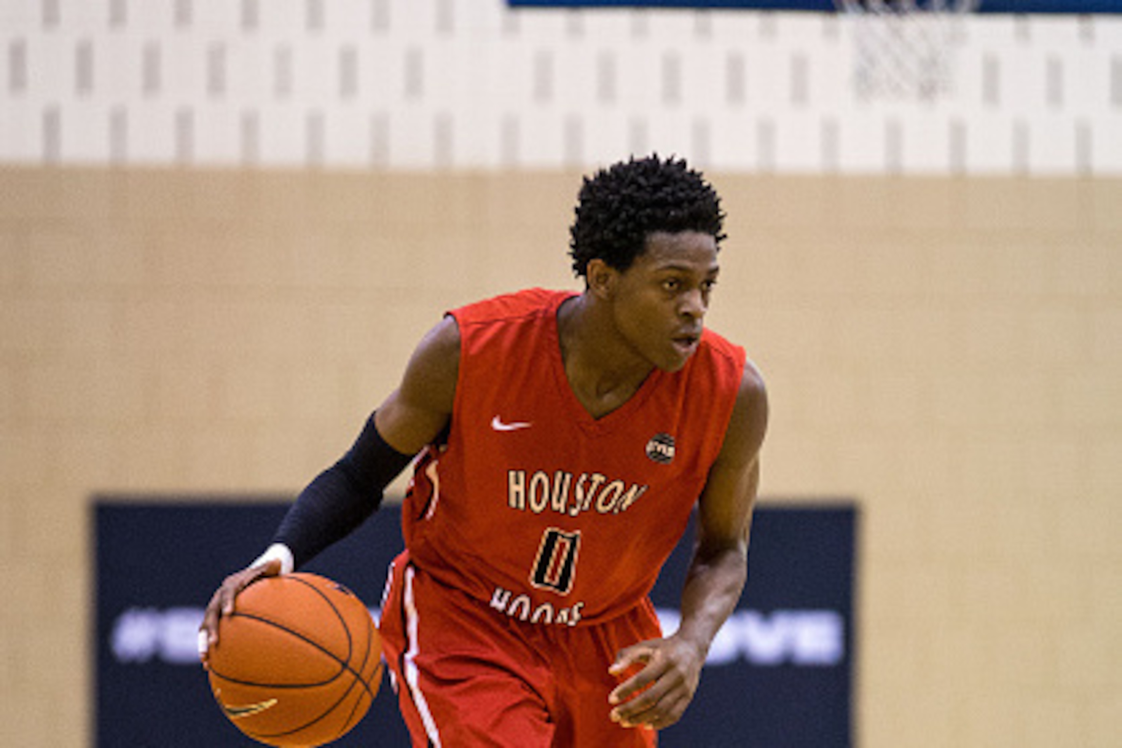 MAPLE GROVE, MN- MAY 23: De'Aaron Fox #0 from Houston Hoops and Cypress Lakes High School during Session Four of the Nike EYBL on May 23, 2015 at Maple Grove Community Gym in Maple Grove, Minnesota. (Photo by Brace Hemmelgarn/Getty Images)