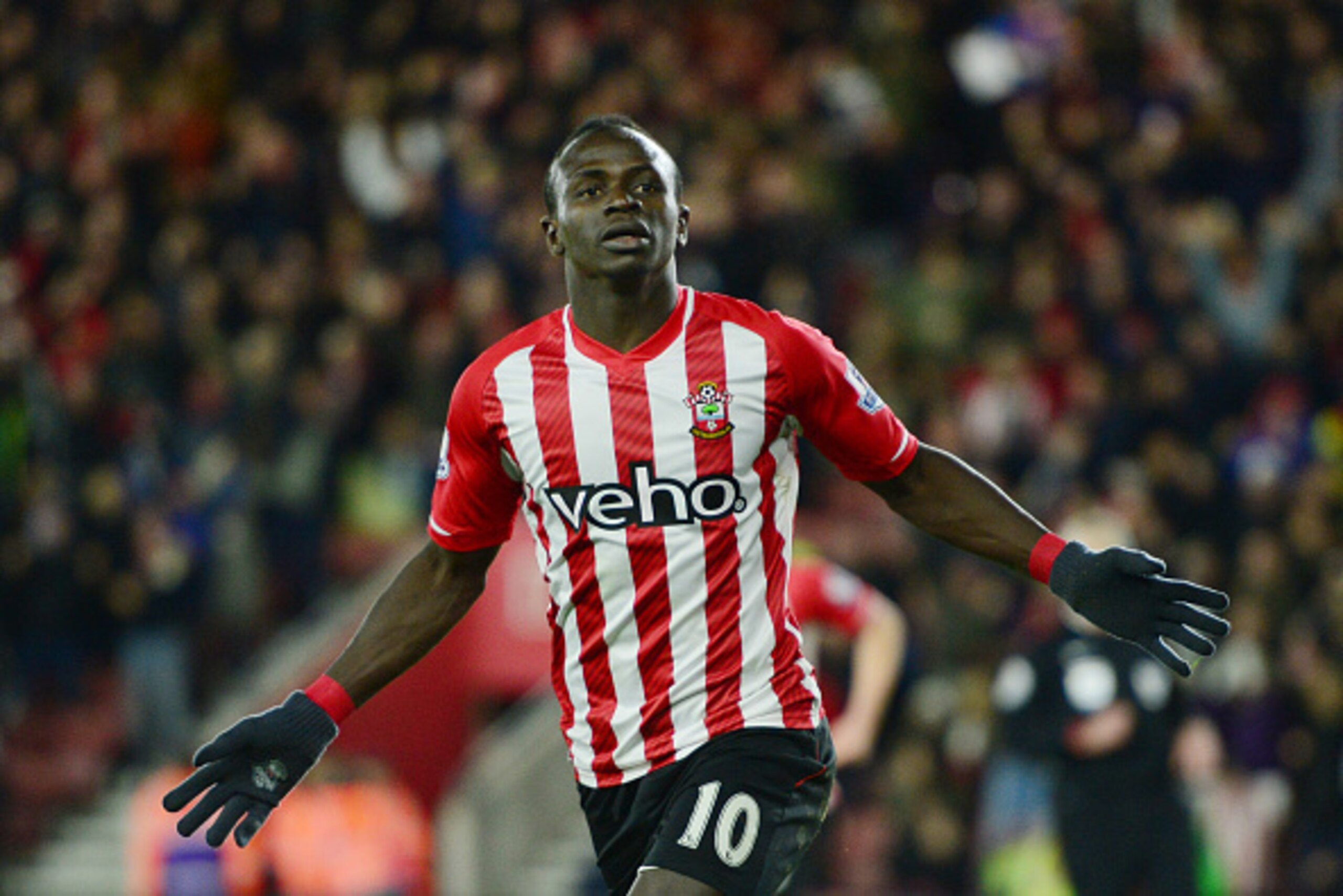 SOUTHAMPTON, ENGLAND - MARCH 03:  Sadio Mane of Southampton celebrates after scoring the opening goal during the Barclays Premier League match between Southampton and Crystal Palace at St Mary's Stadium on March 3, 2015 in Southampton, England.  (Photo by